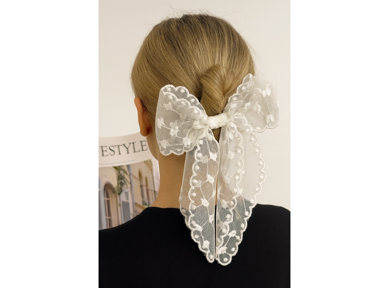 Krem Renk Kurdele Figürlü Otomat Toka