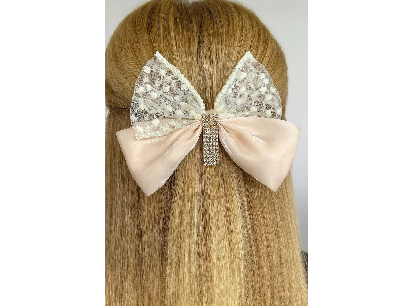 Krem Renk Kurdele Figürlü Taş Detaylı Otomat Toka