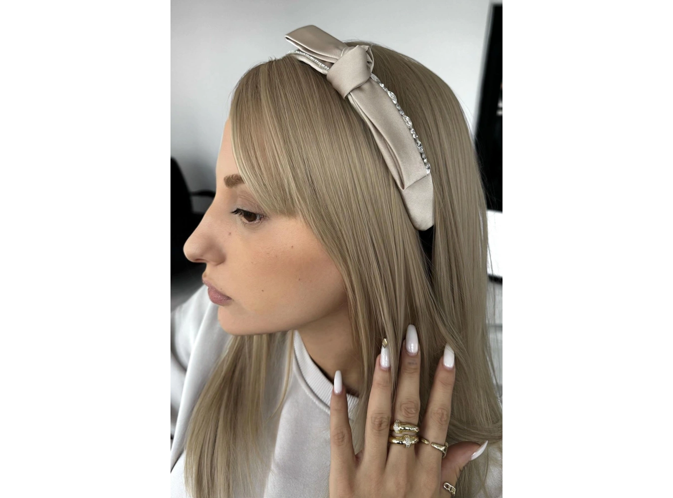 Krem Renk Kurdele Figürlü Taş Detaylı Taç