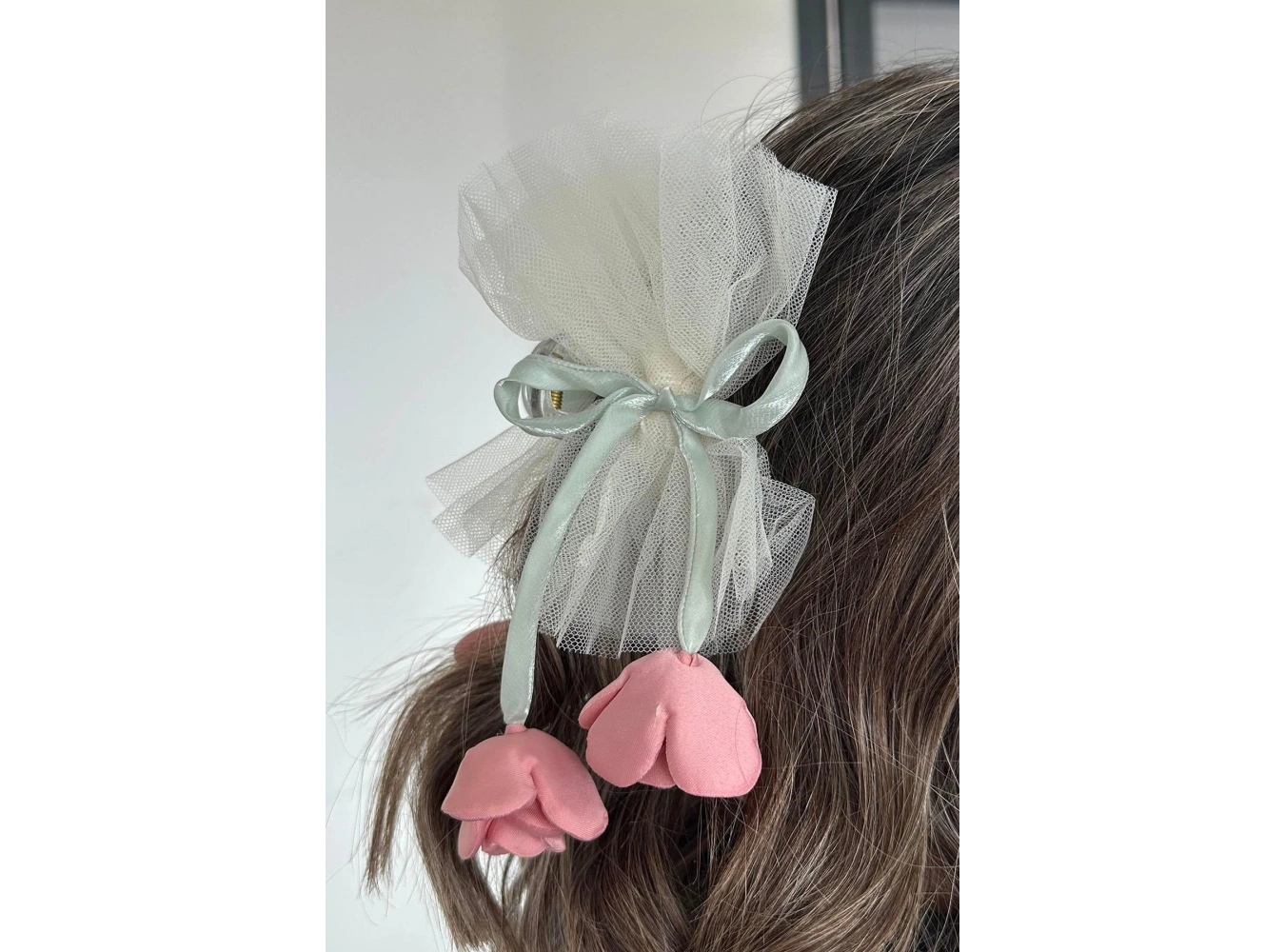 Krem Renk Lale Figürlü Tül Detaylı Mandal Toka