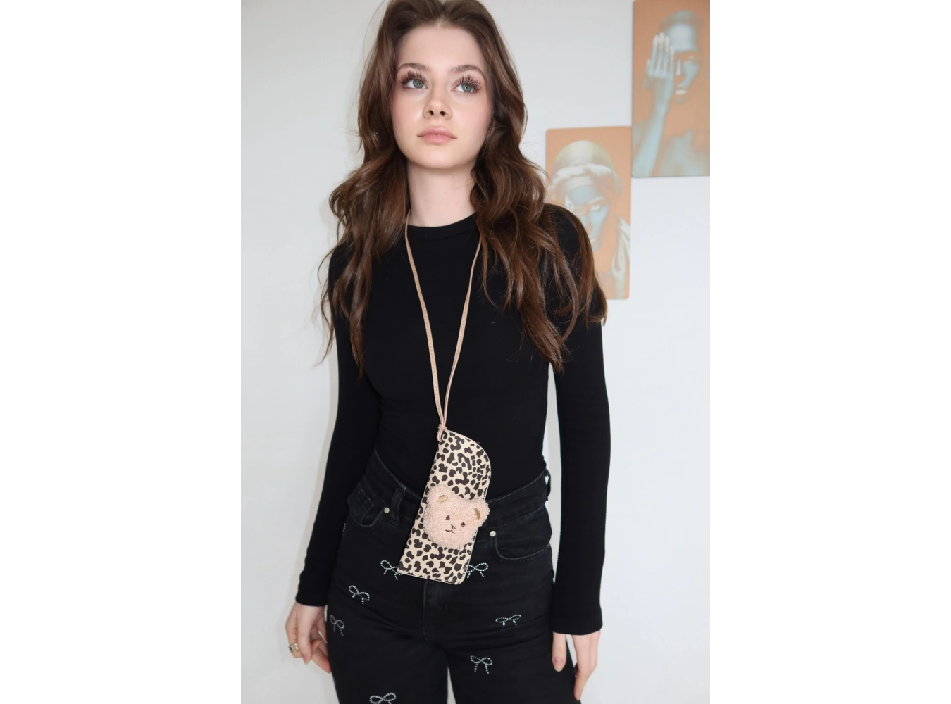 Krem Renk Leopar Desenli Ayıcık Figürlü Boyundan Asmalı Gözlük Kılıfı