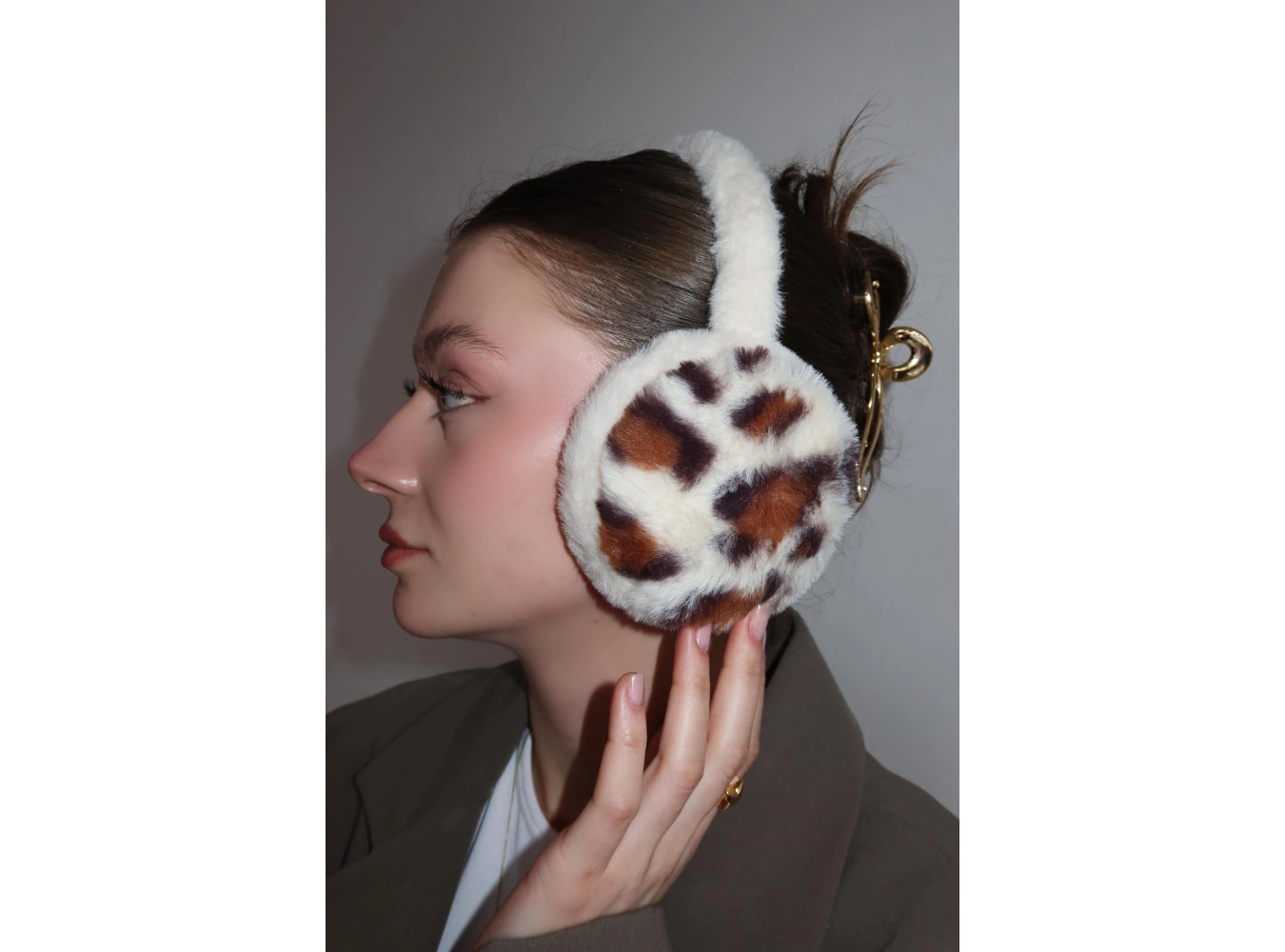 Krem Renk Leopar Detaylı Peluş Kulaklık