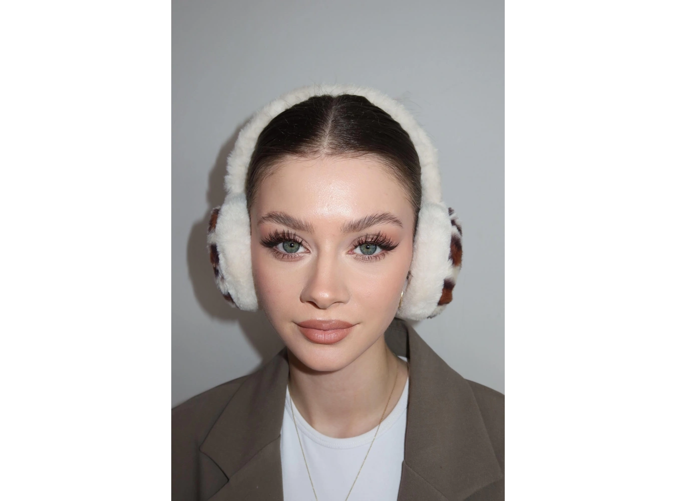 Krem Renk Leopar Detaylı Peluş Kulaklık