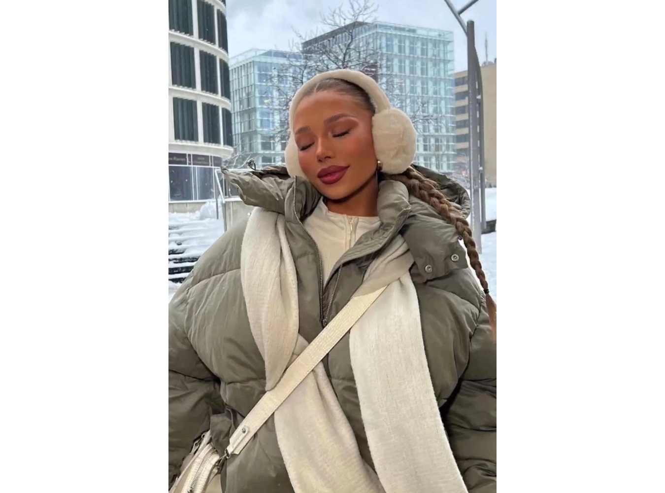 Krem Renk Peluş Kulaklık