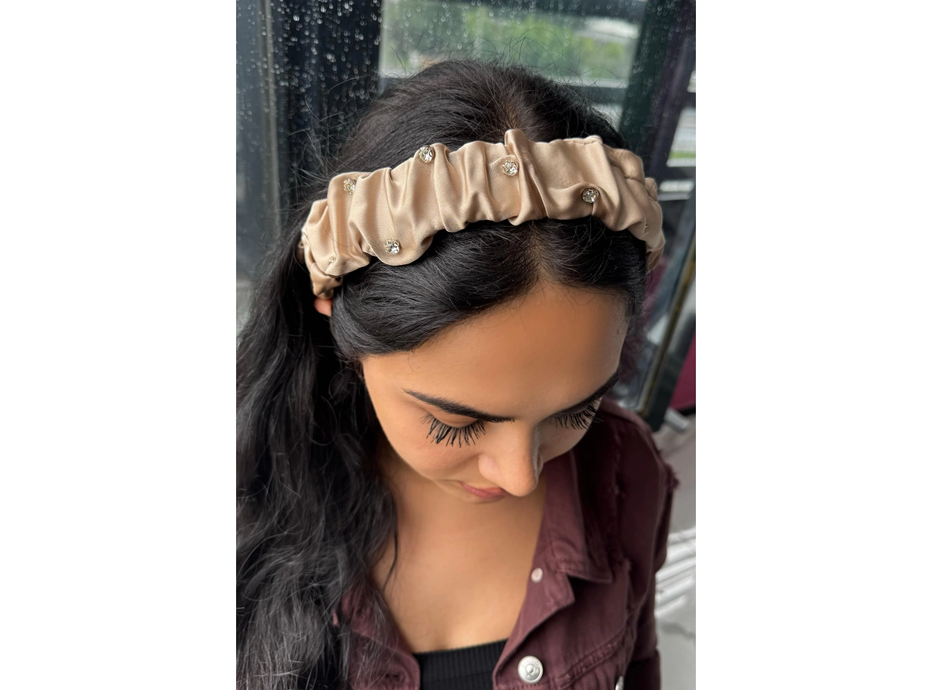 Krem Renk Taş Detaylı Saten Taç