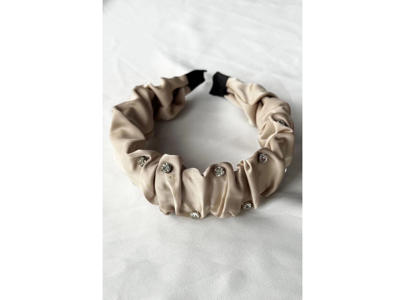 Krem Renk Taş Detaylı Saten Taç