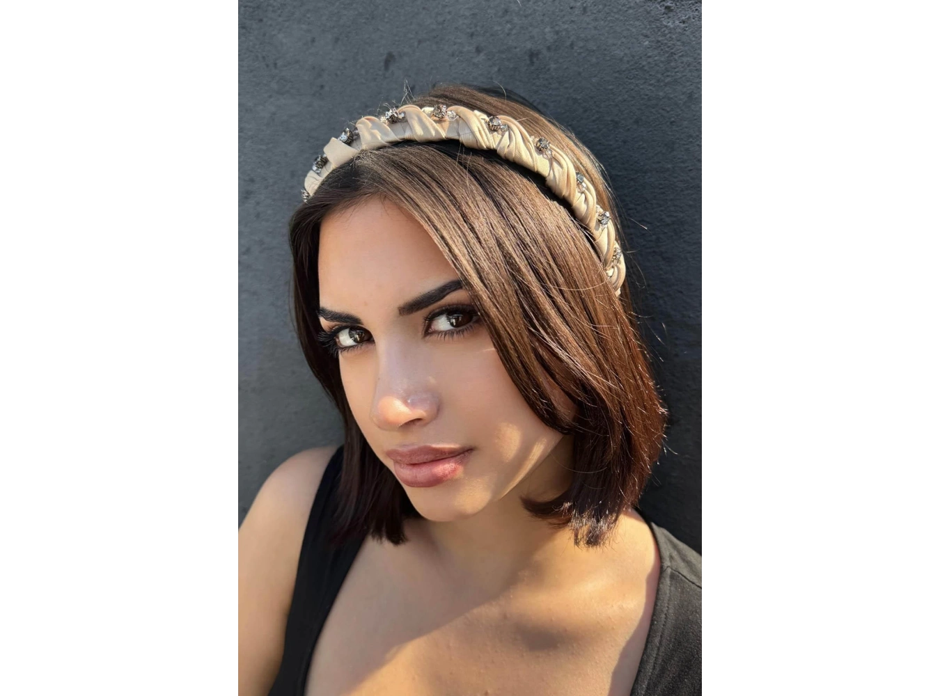 Krem Renk Taş Detaylı Taç