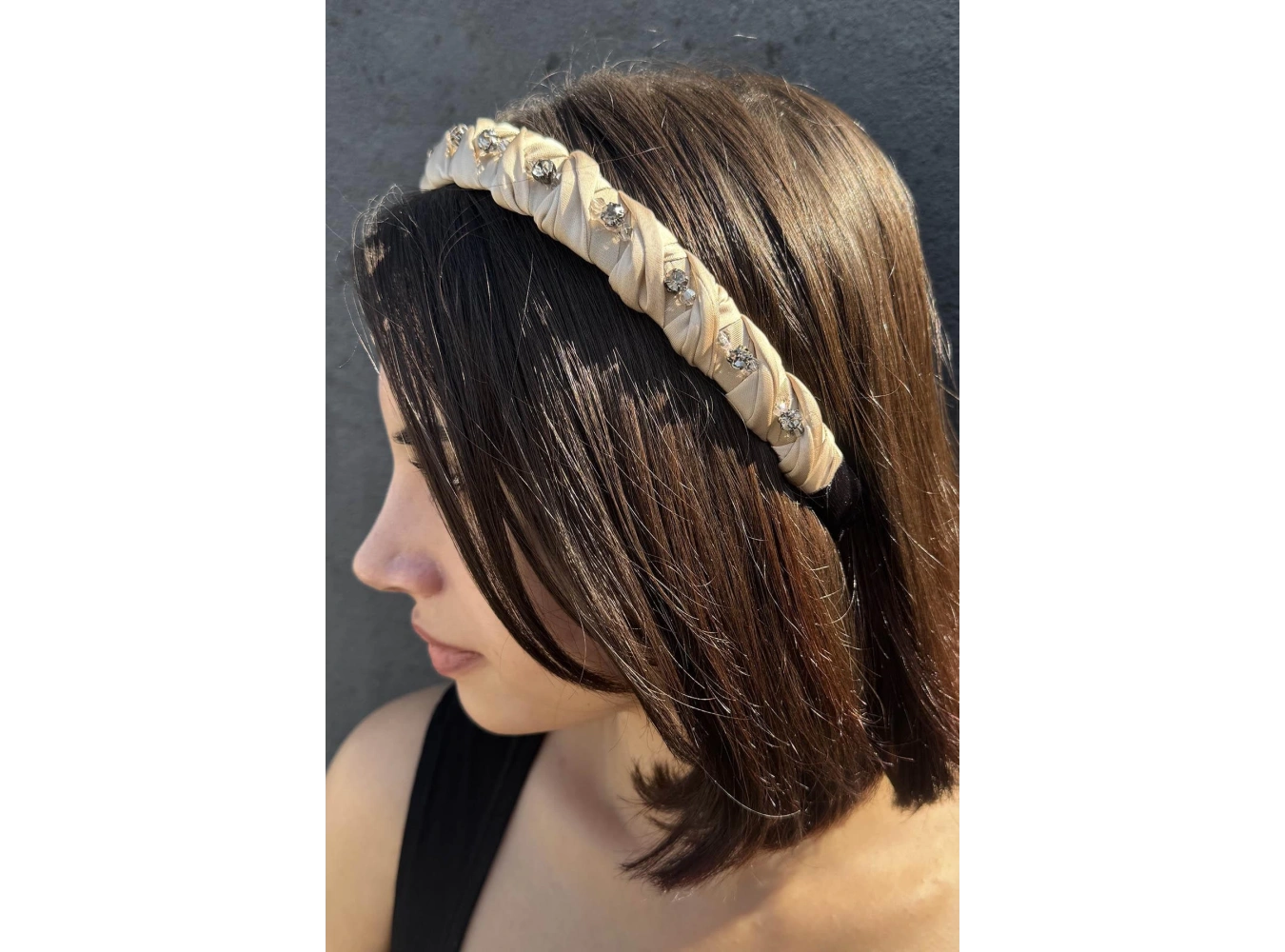 Krem Renk Taş Detaylı Taç