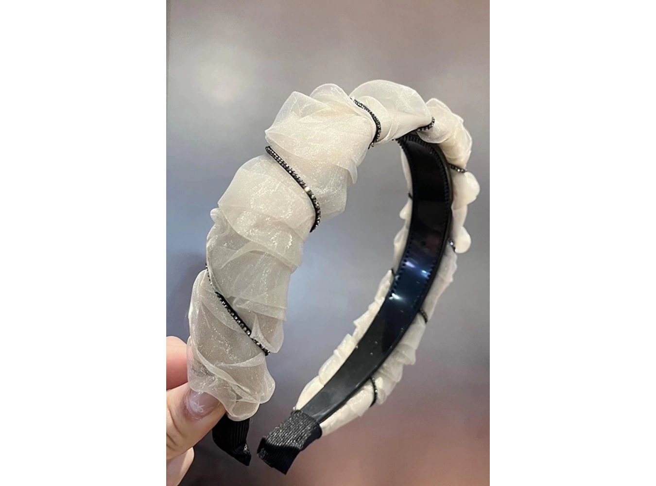 Krem Renk Taş Detaylı Taç