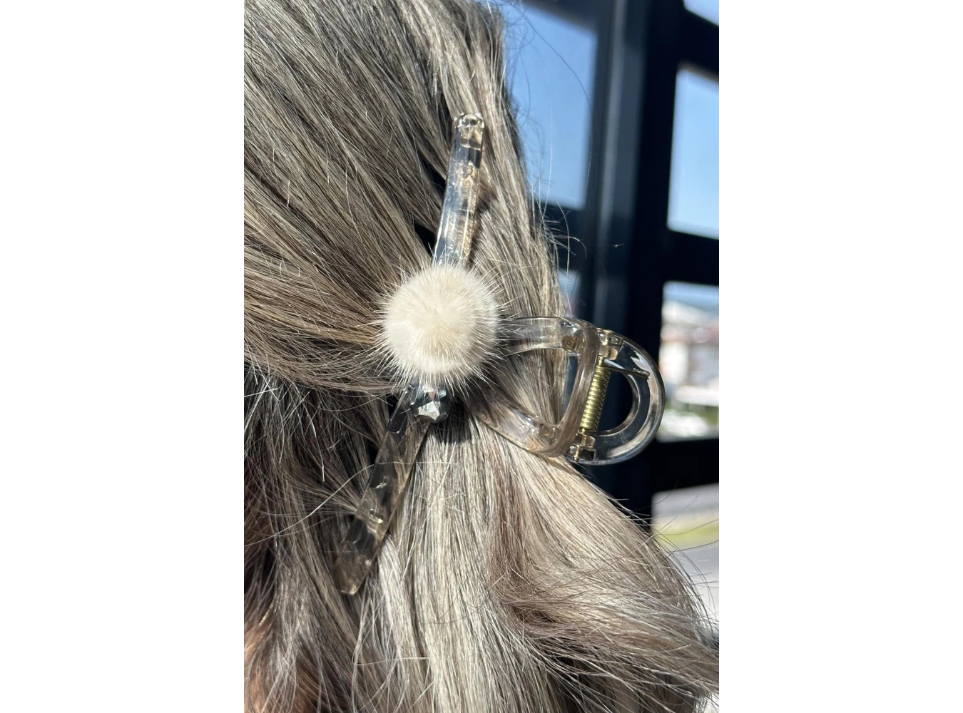 Krem Renk Taş Ve Peluş Detaylı Mandal Toka