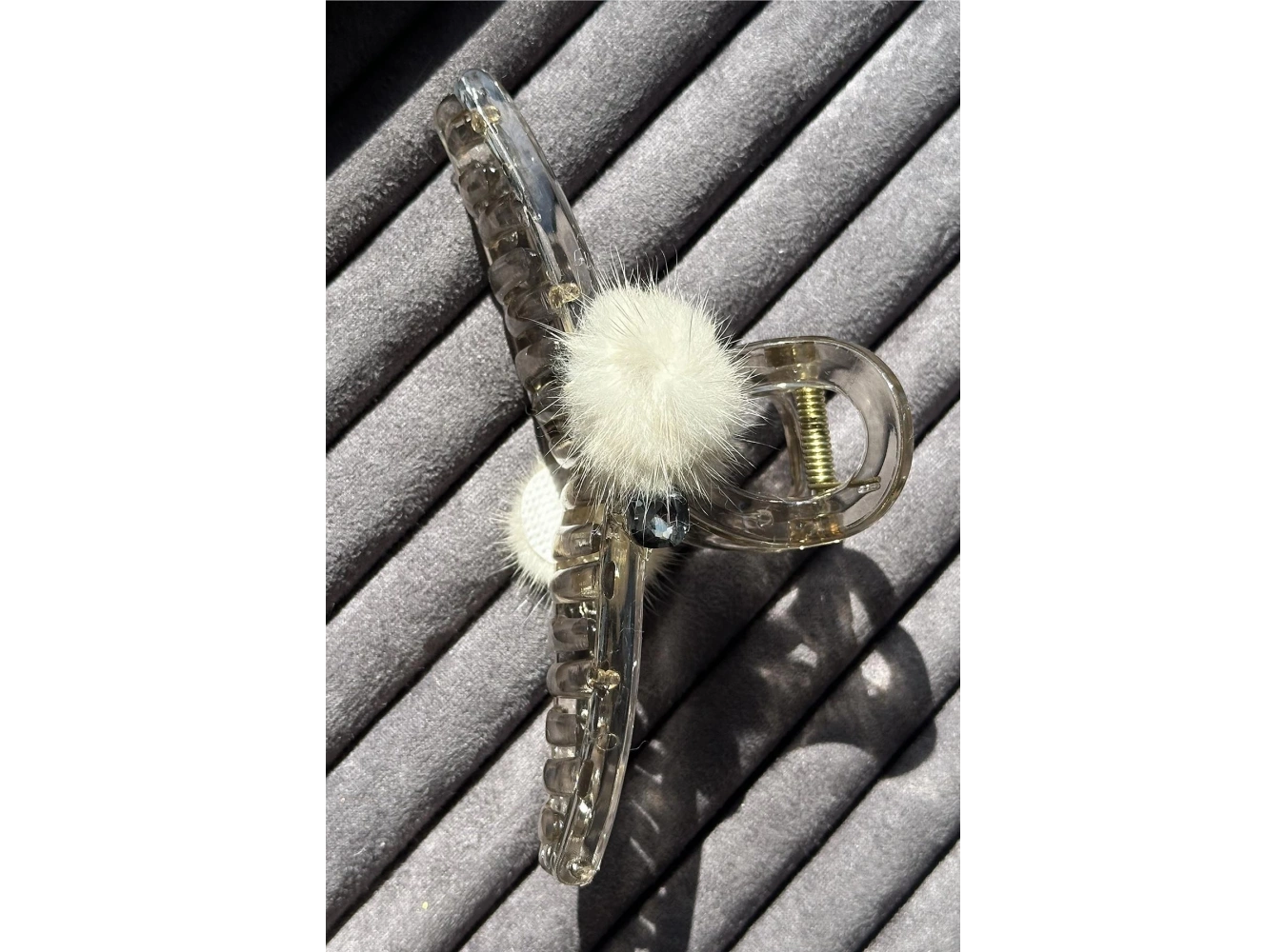 Krem Renk Taş Ve Peluş Detaylı Mandal Toka