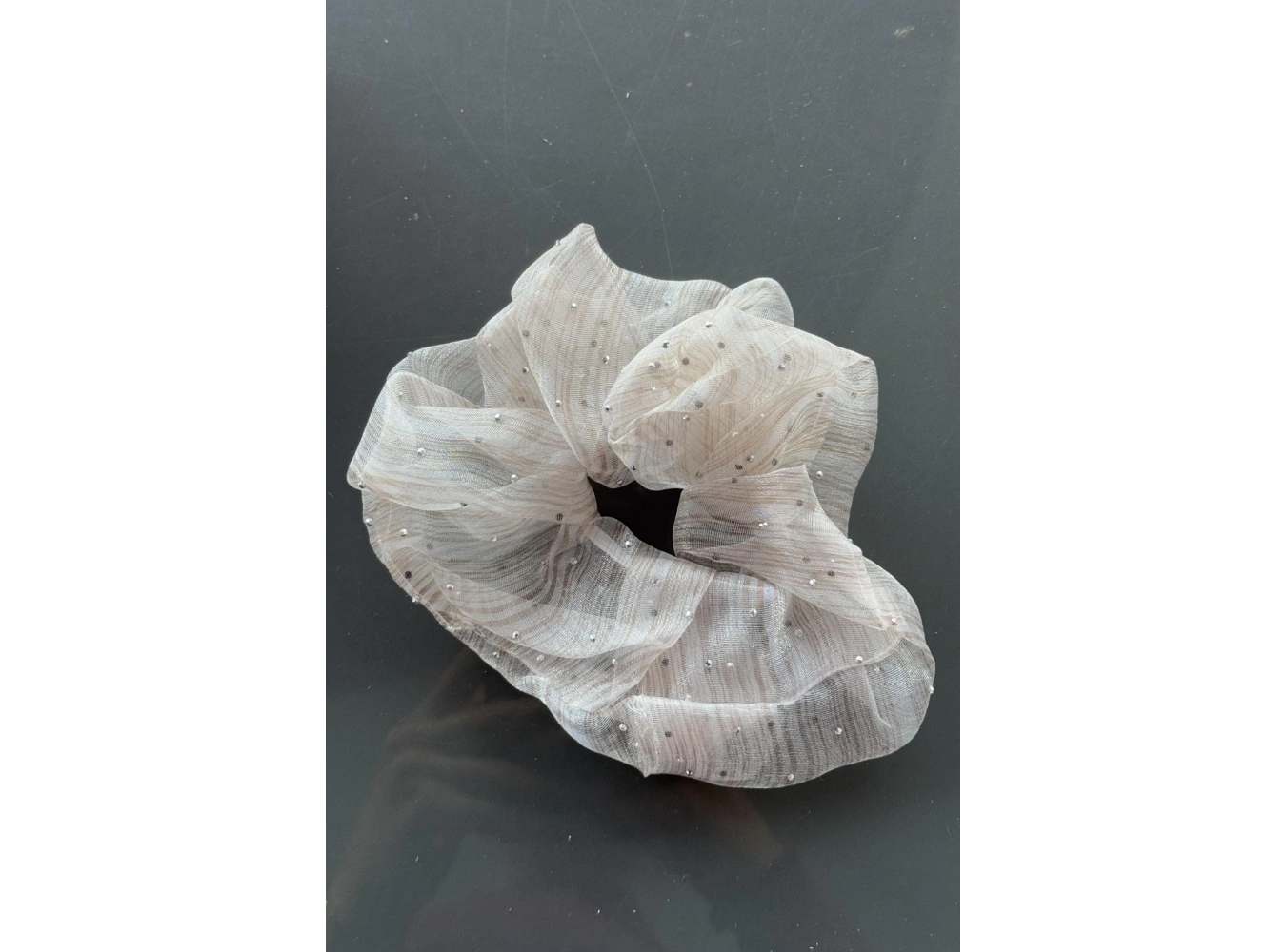 Krem Renk Taşlı Organze Simit Toka