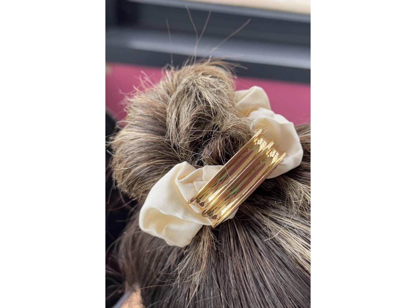 Krem Ve Altın Renk Metal Detaylı Simit Toka