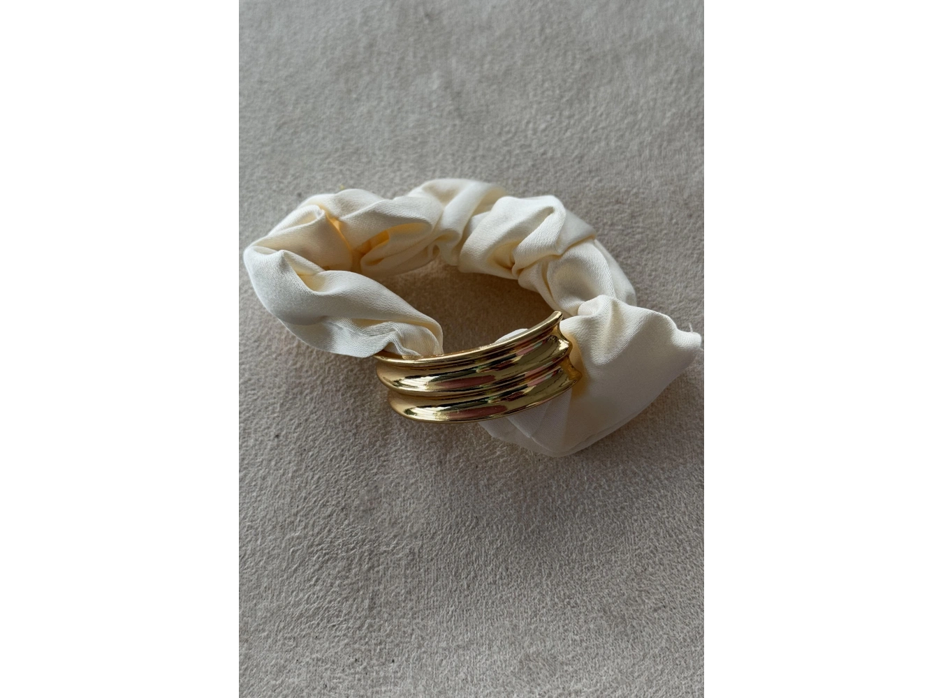 Krem Ve Altın Renk Metal Detaylı Simit Toka