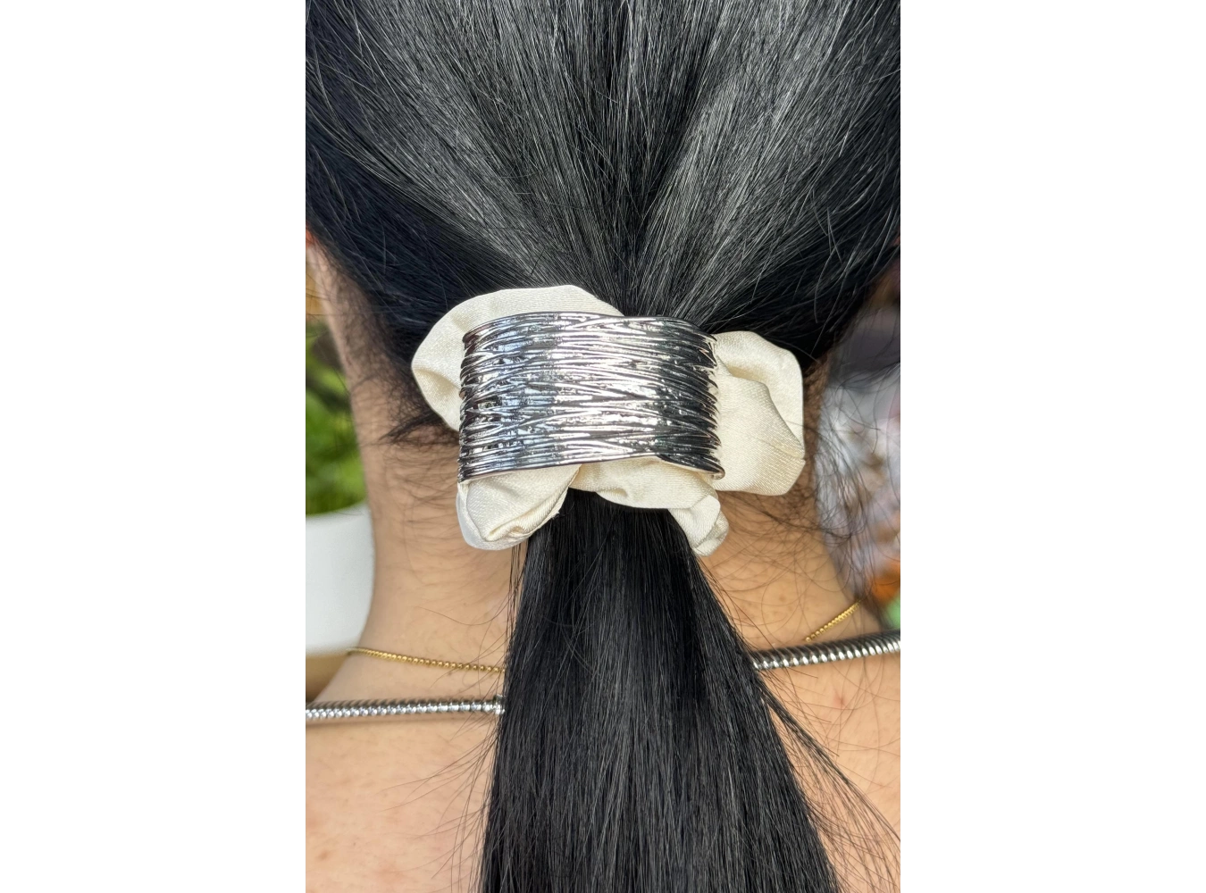 Krem Ve Gümüş Renk Metal Detaylı Simit Toka