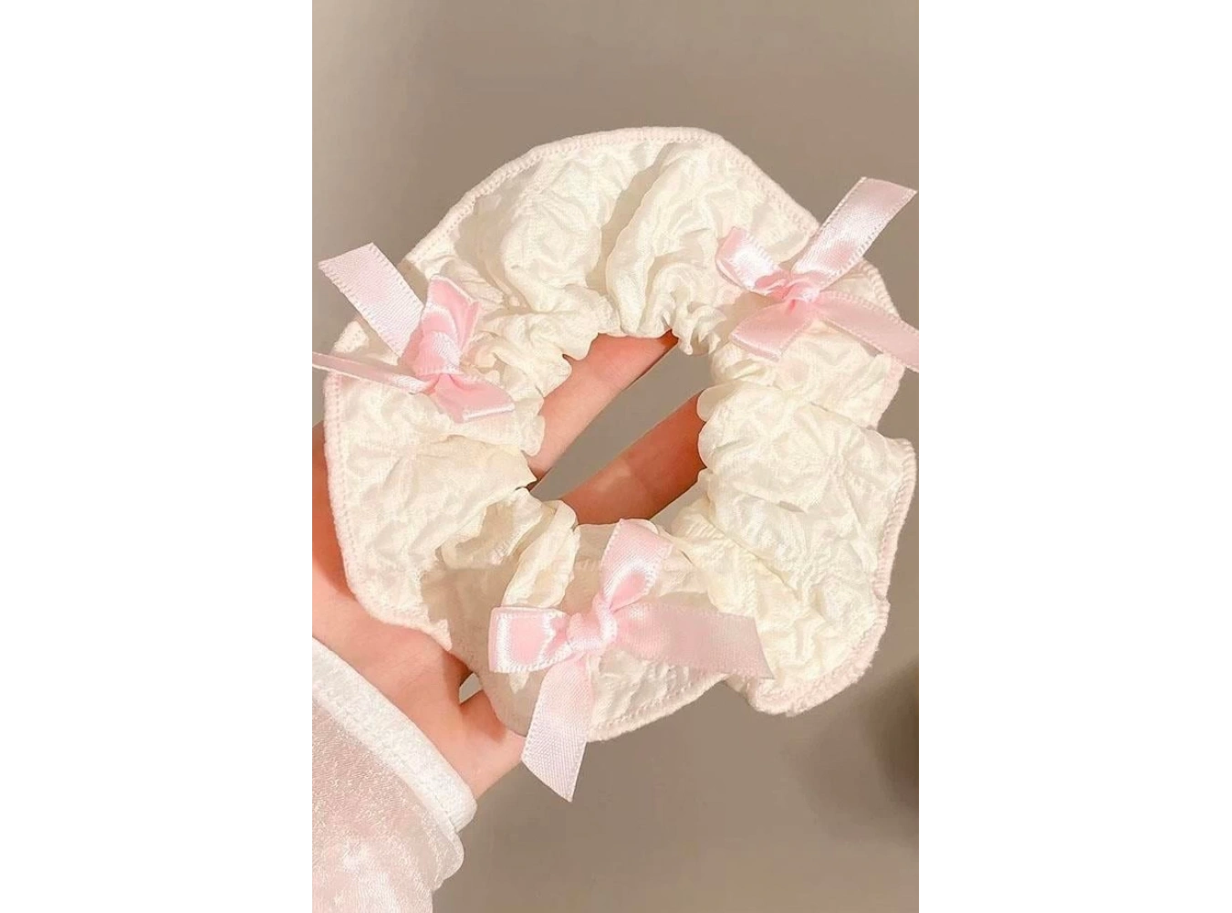 Krem Ve Pembe Renk Kurdele Figürlü Simit Toka