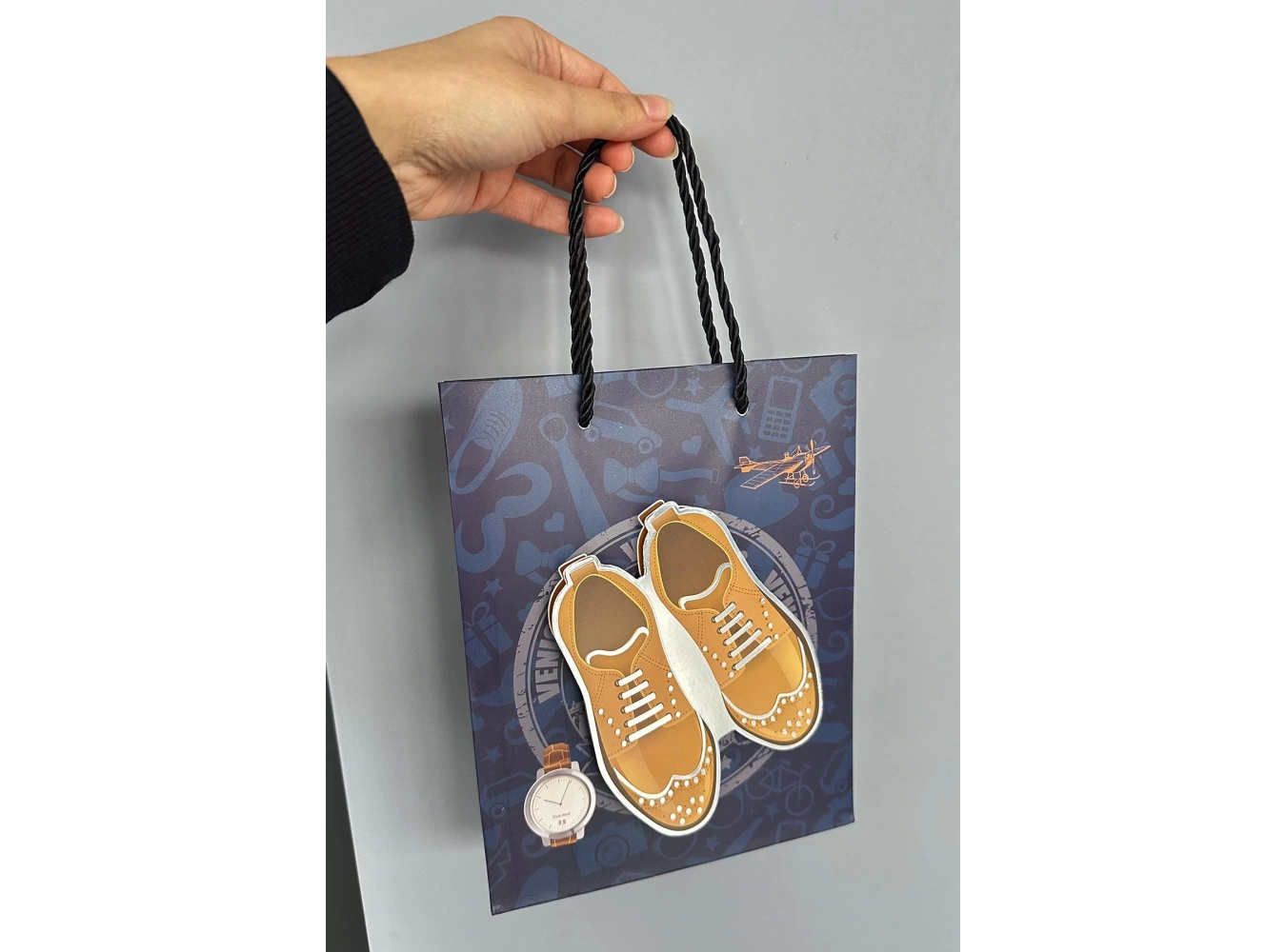 Lacivert Renk Ayakkabı Figürlü 3D Görünümlü Karton Çanta