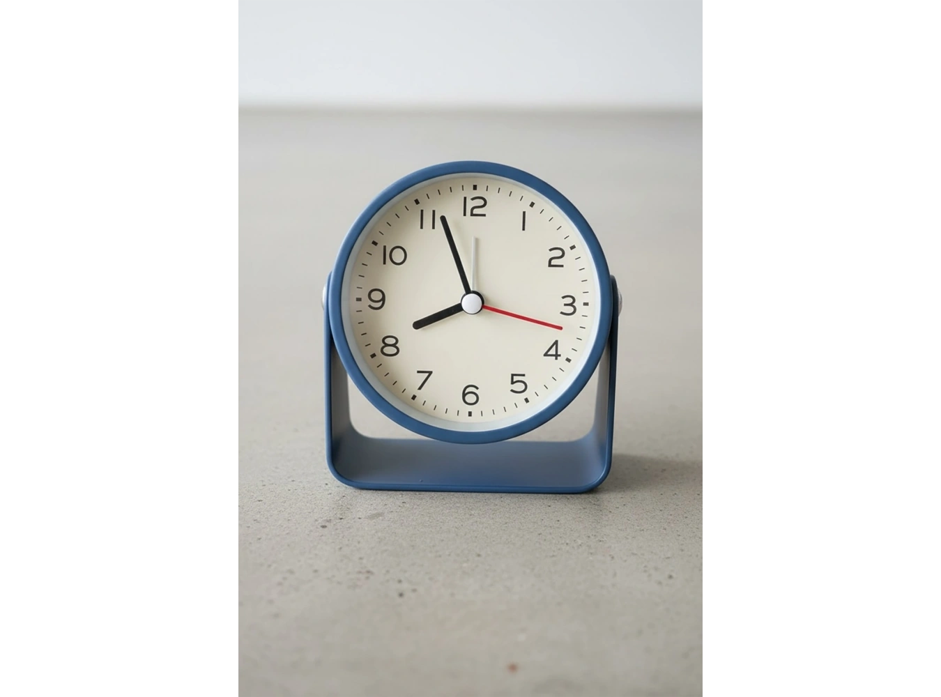 Lacivert Renk Mini Dekoratif Alarmlı Yuvarlak Masa Saati