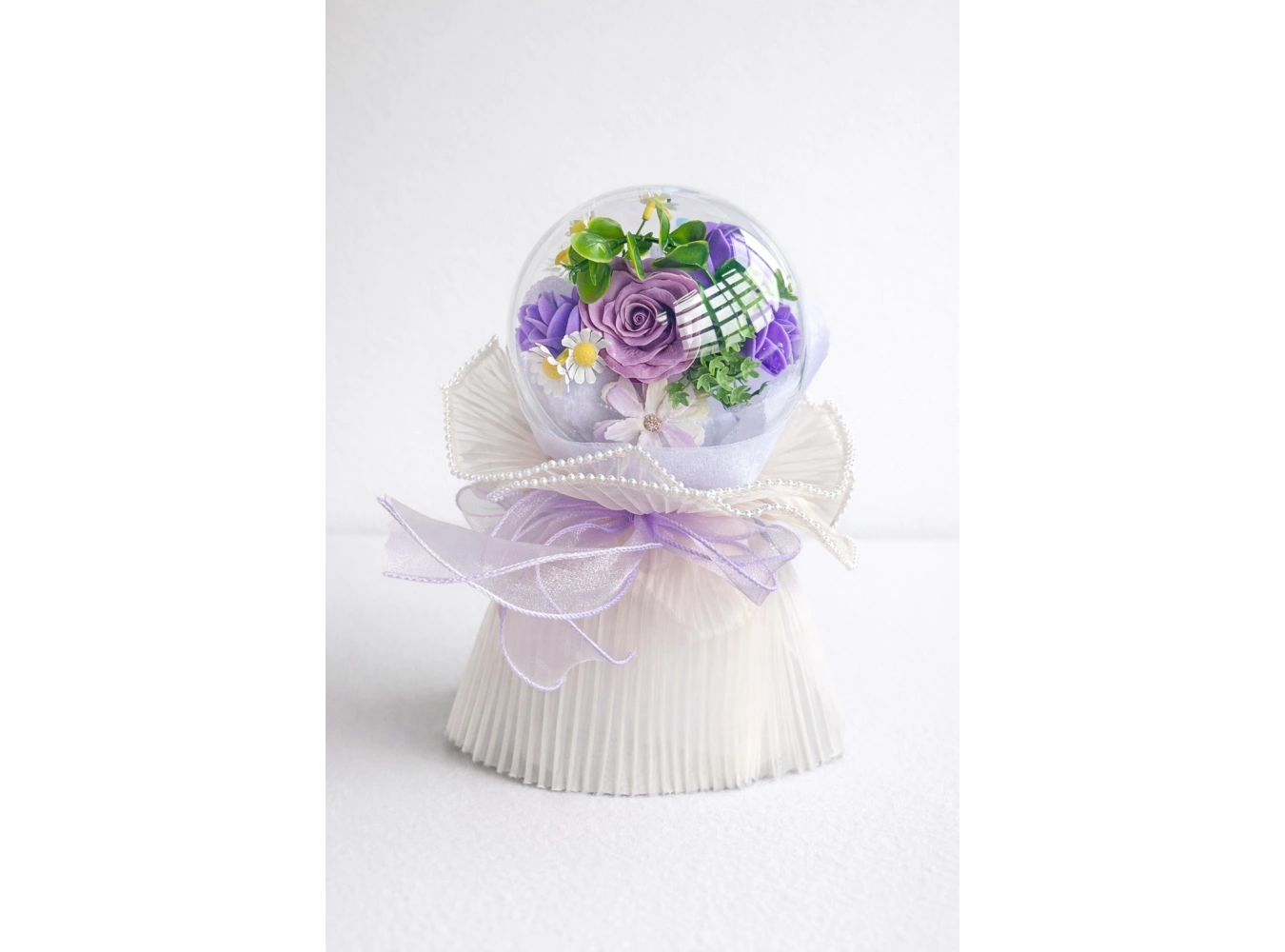 Lila Renk Çiçek Aranjman Küresi