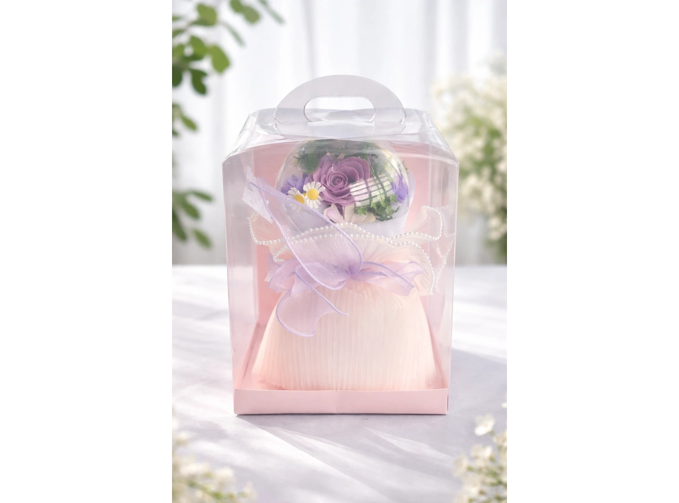 Lila Renk Çiçek Aranjman Küresi