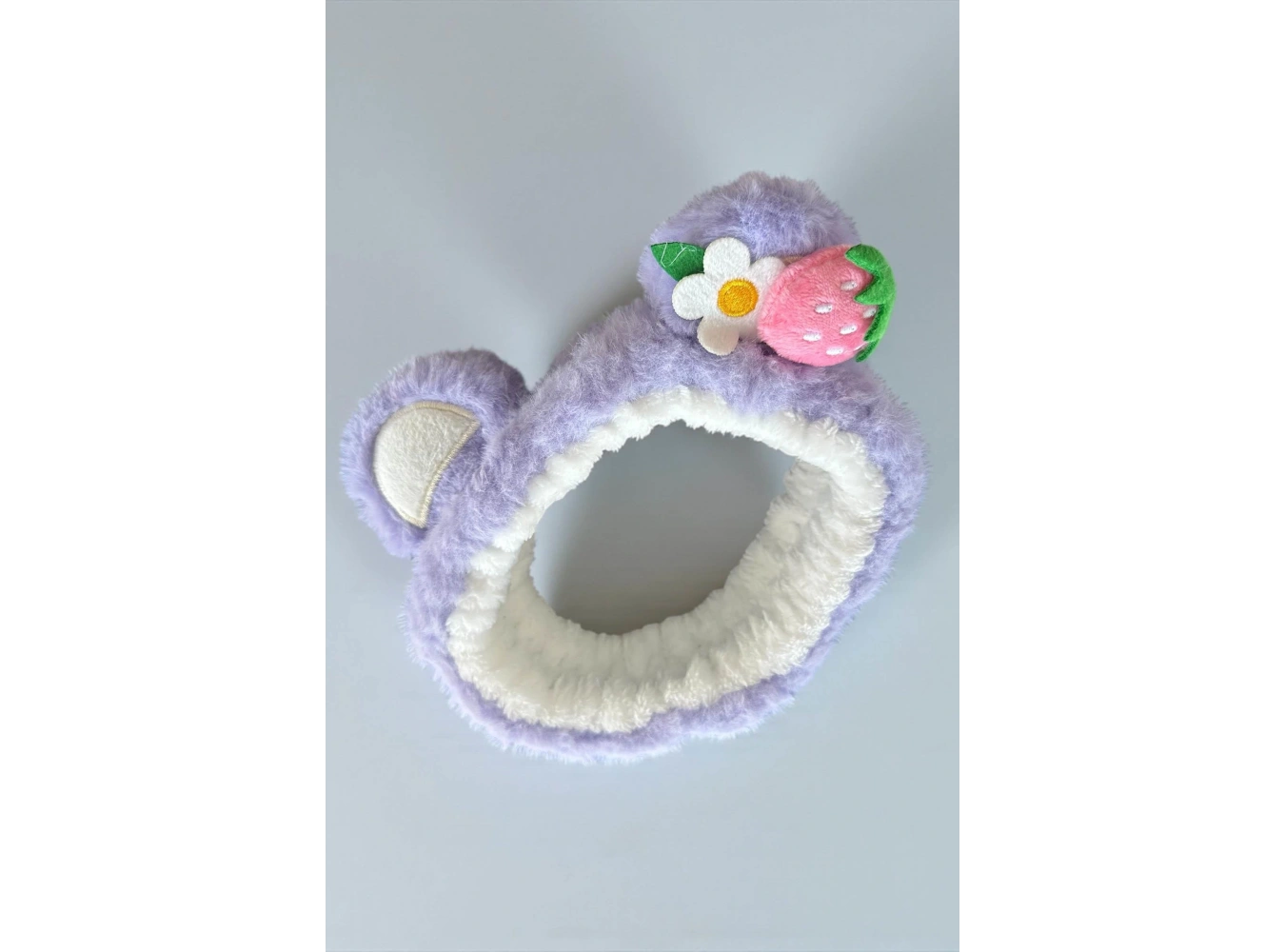 Lila Renk Çiçek Ve Çilek Figürlü Kulak Detaylı Peluş Saç Bandı