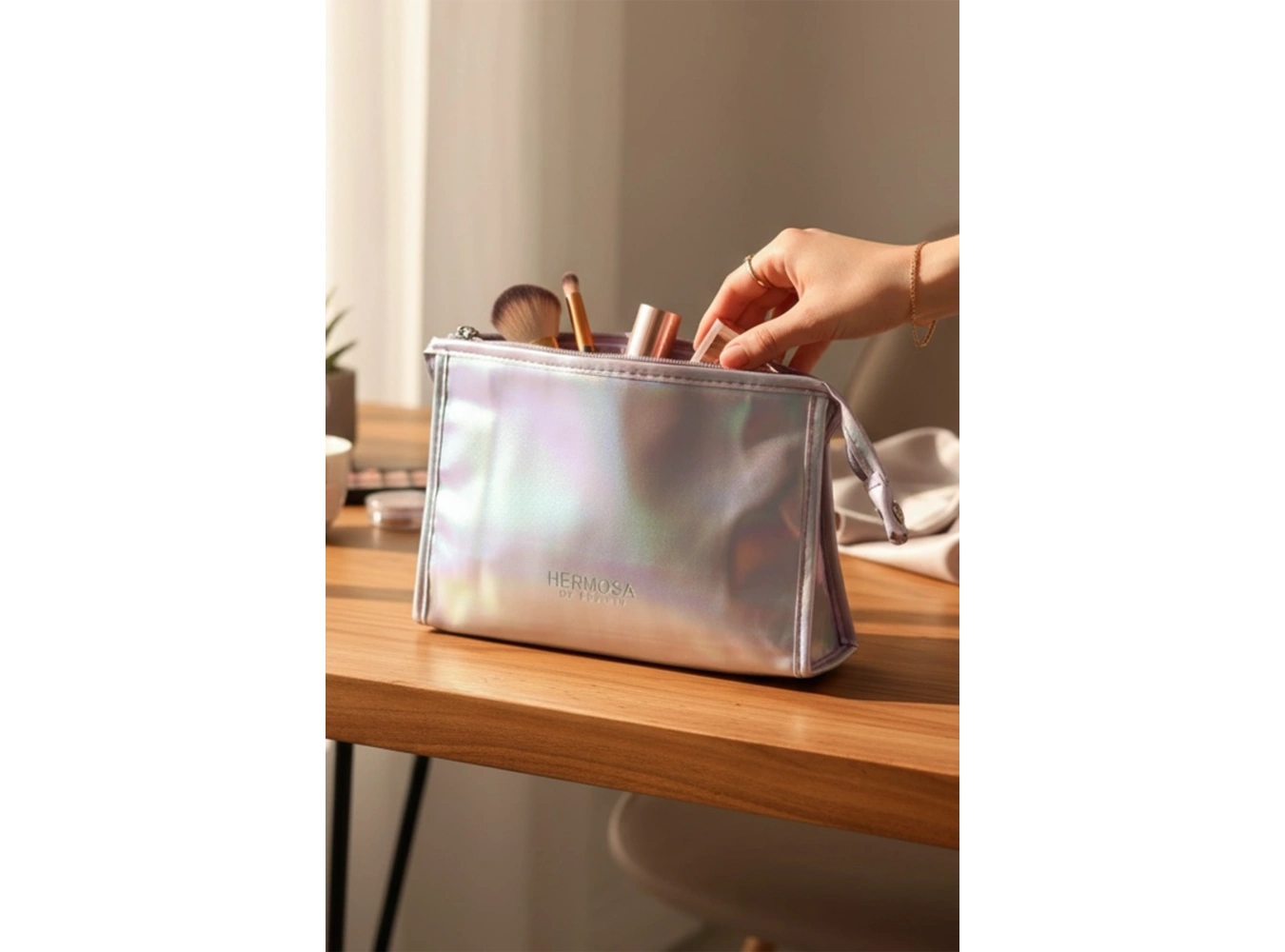 Lila Renk Hologramlı Makyaj Çantası