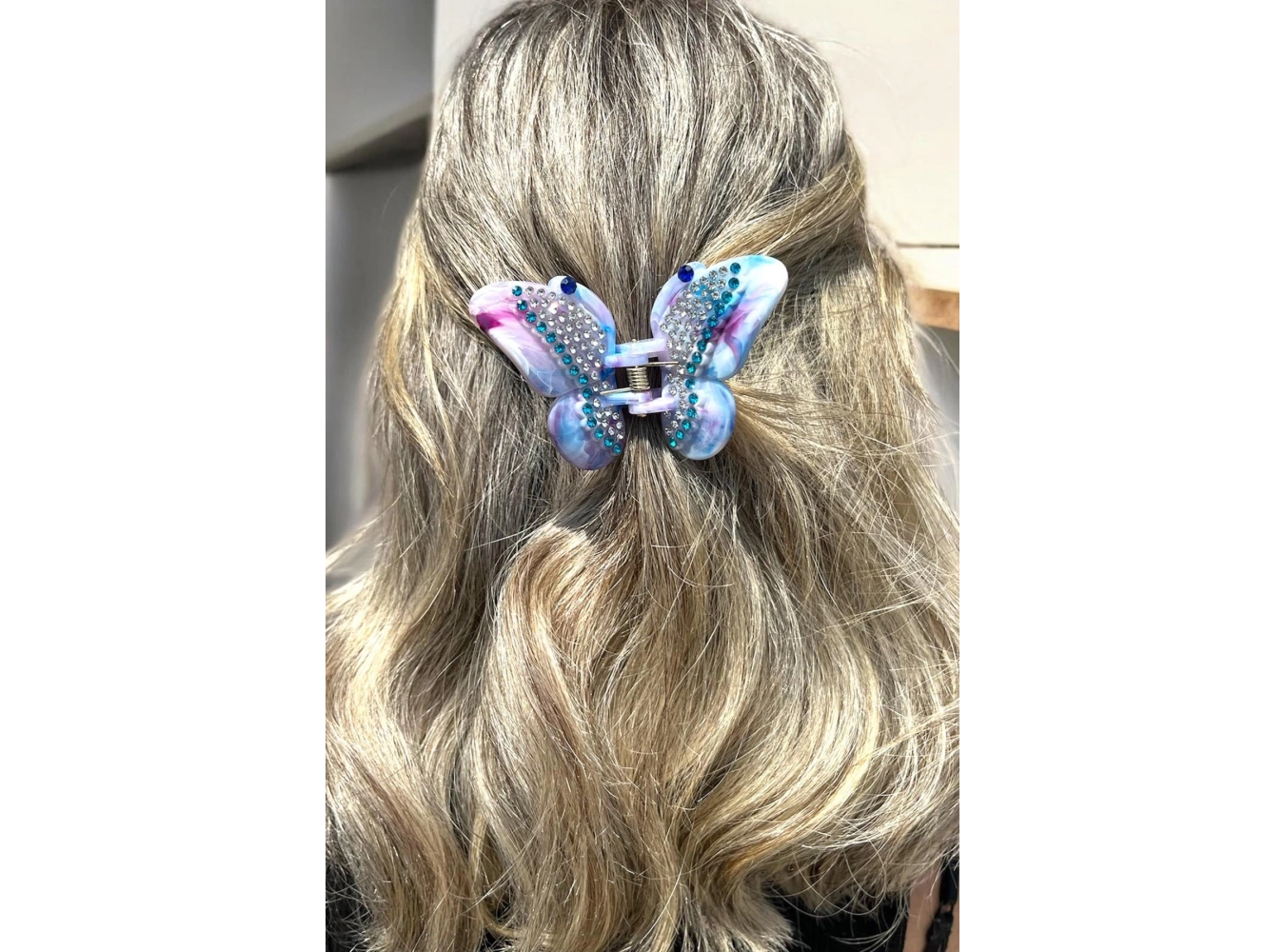 Lila Renk Kelebek Figürlü Taş Detaylı Kemik Mandal Toka