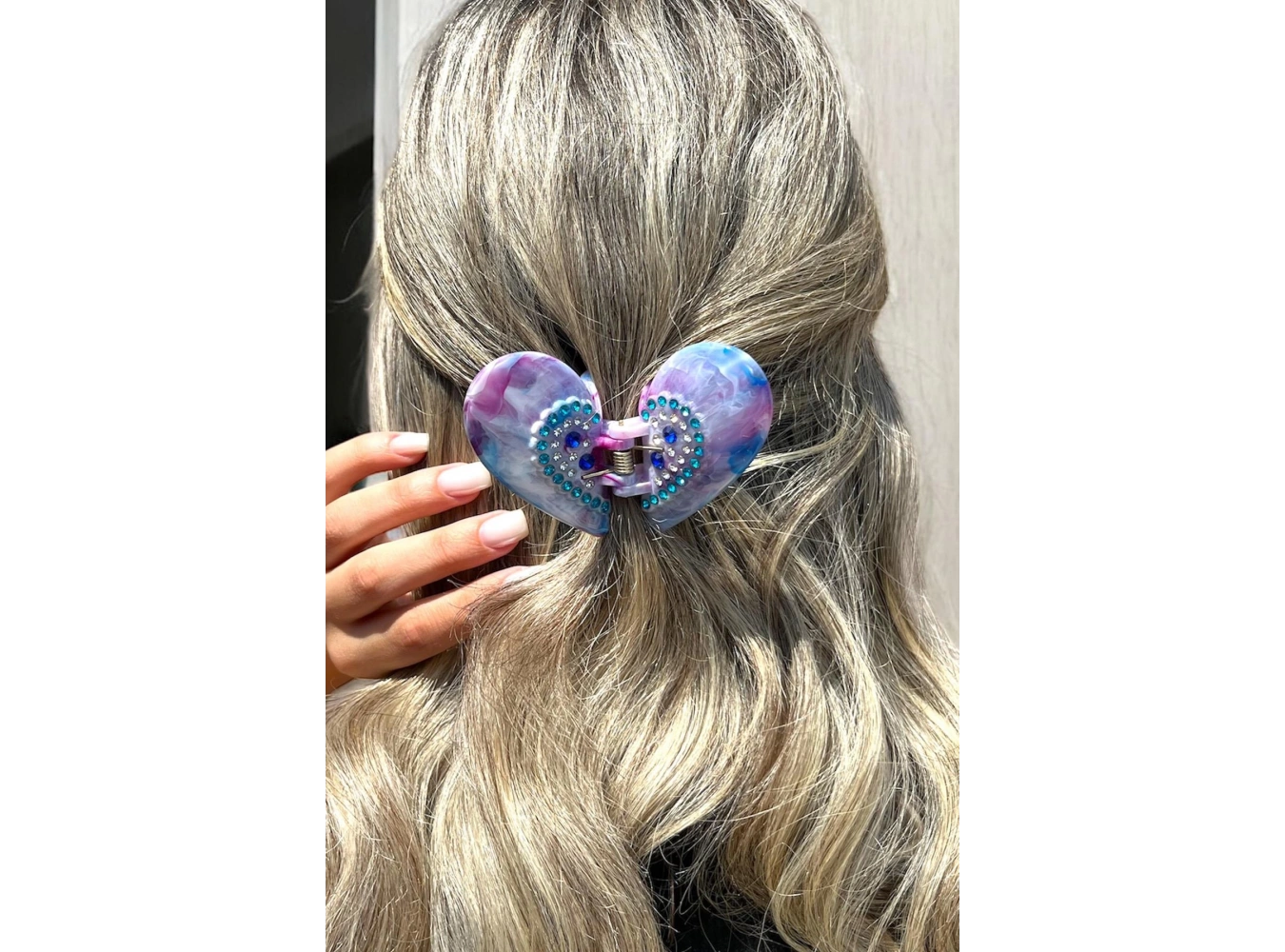 Lila Renk Kelebek Figürlü Taş Detaylı Kemik Mandal Toka