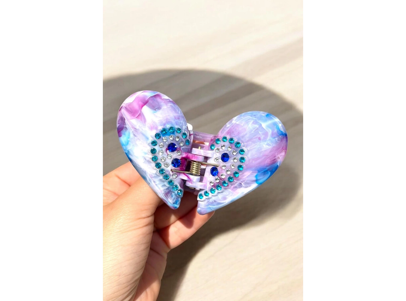 Lila Renk Kelebek Figürlü Taş Detaylı Kemik Mandal Toka