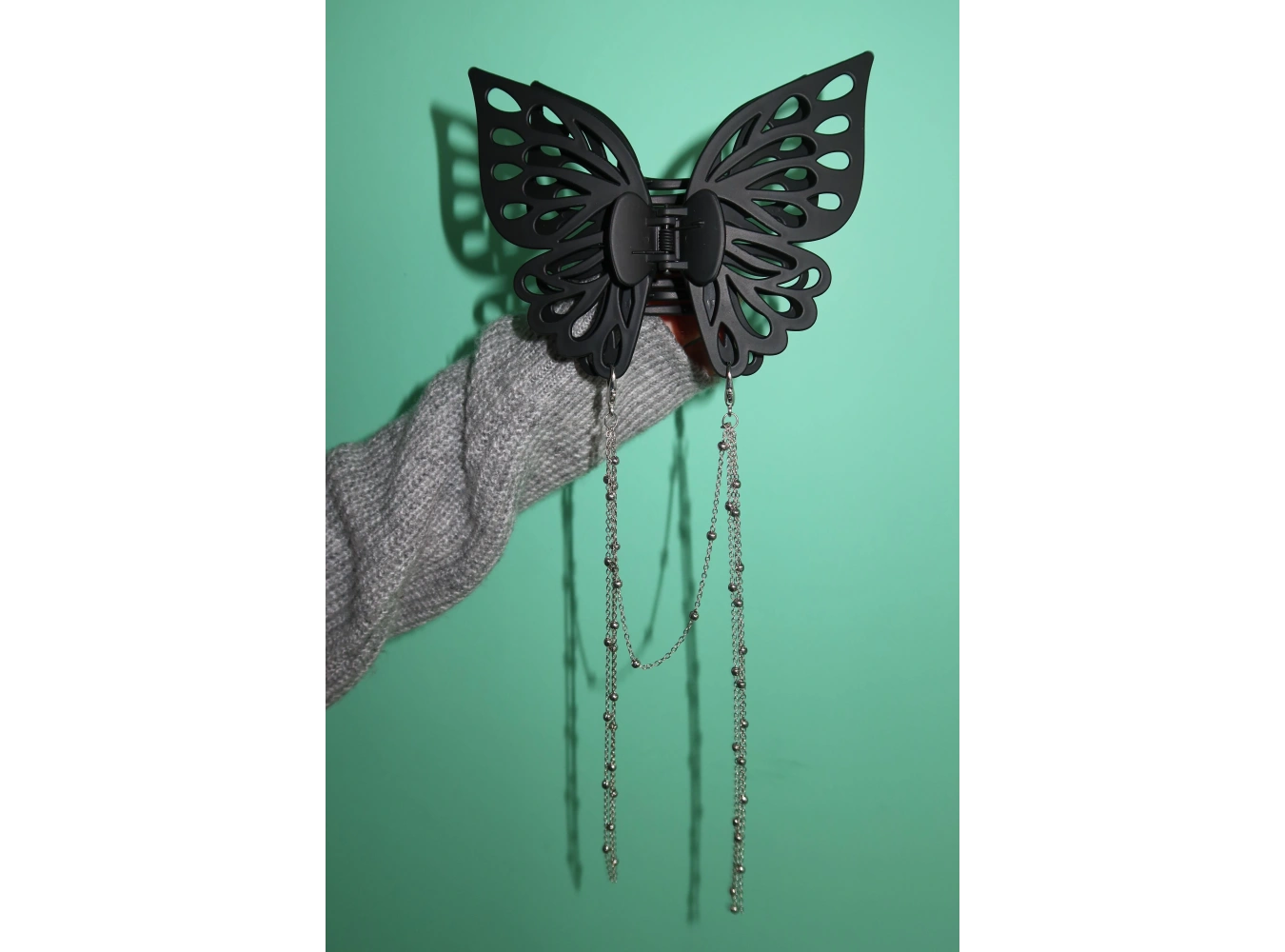 Mat Siyah Renk Kelebek Figürlü Sallantılı Mandal Toka