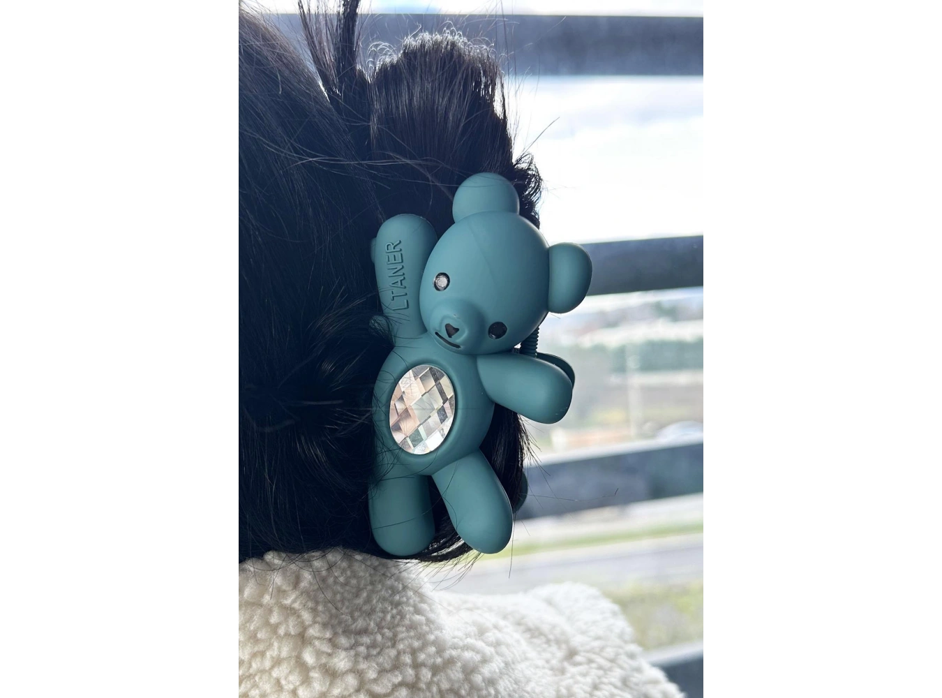 Mavi Renk Ayıcık Figürlü Taş Detaylı Mandal Toka