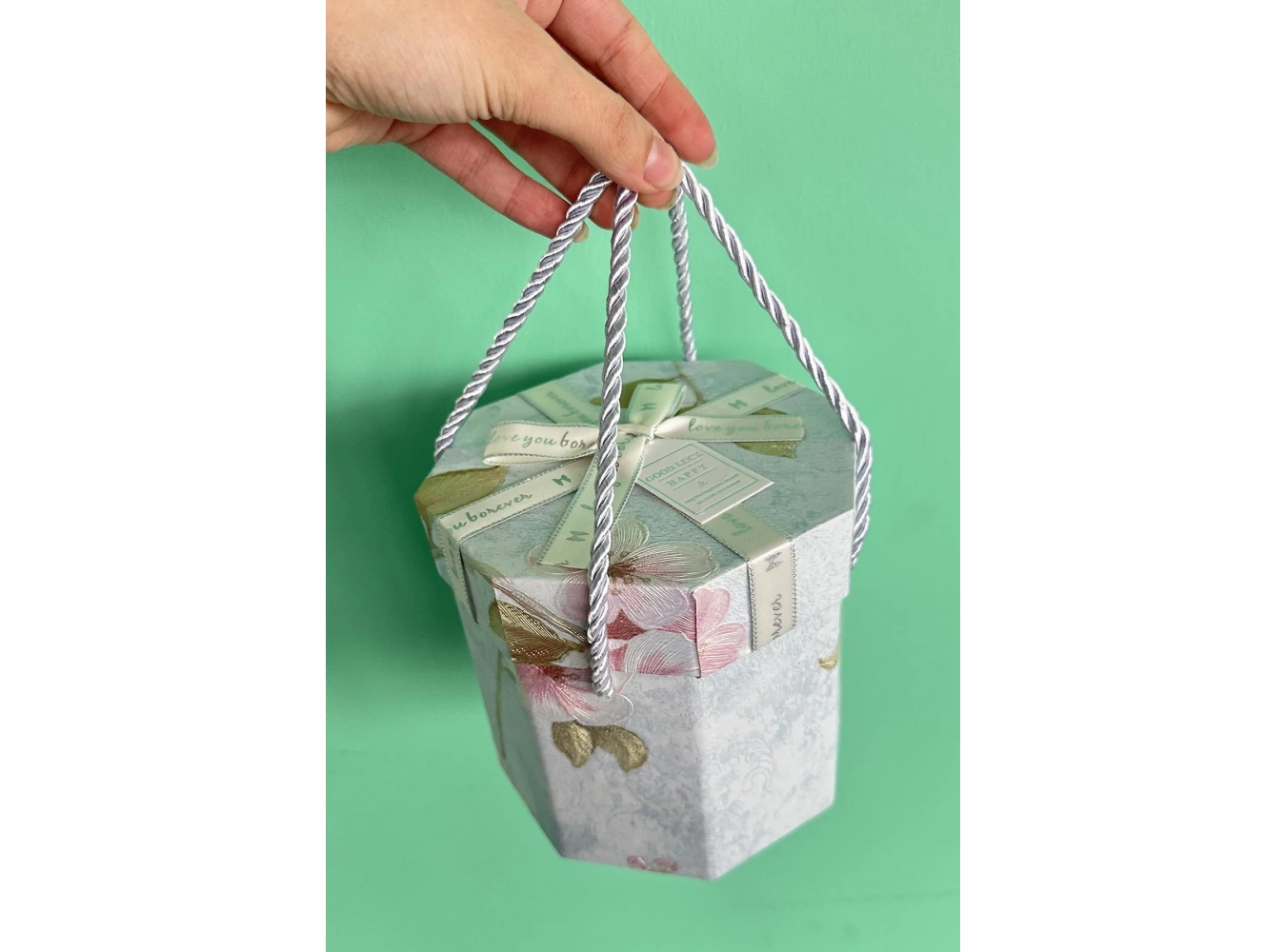 Mavi Renk Çiçek Figürlü Kurdele Detaylı Hediye Kutusu