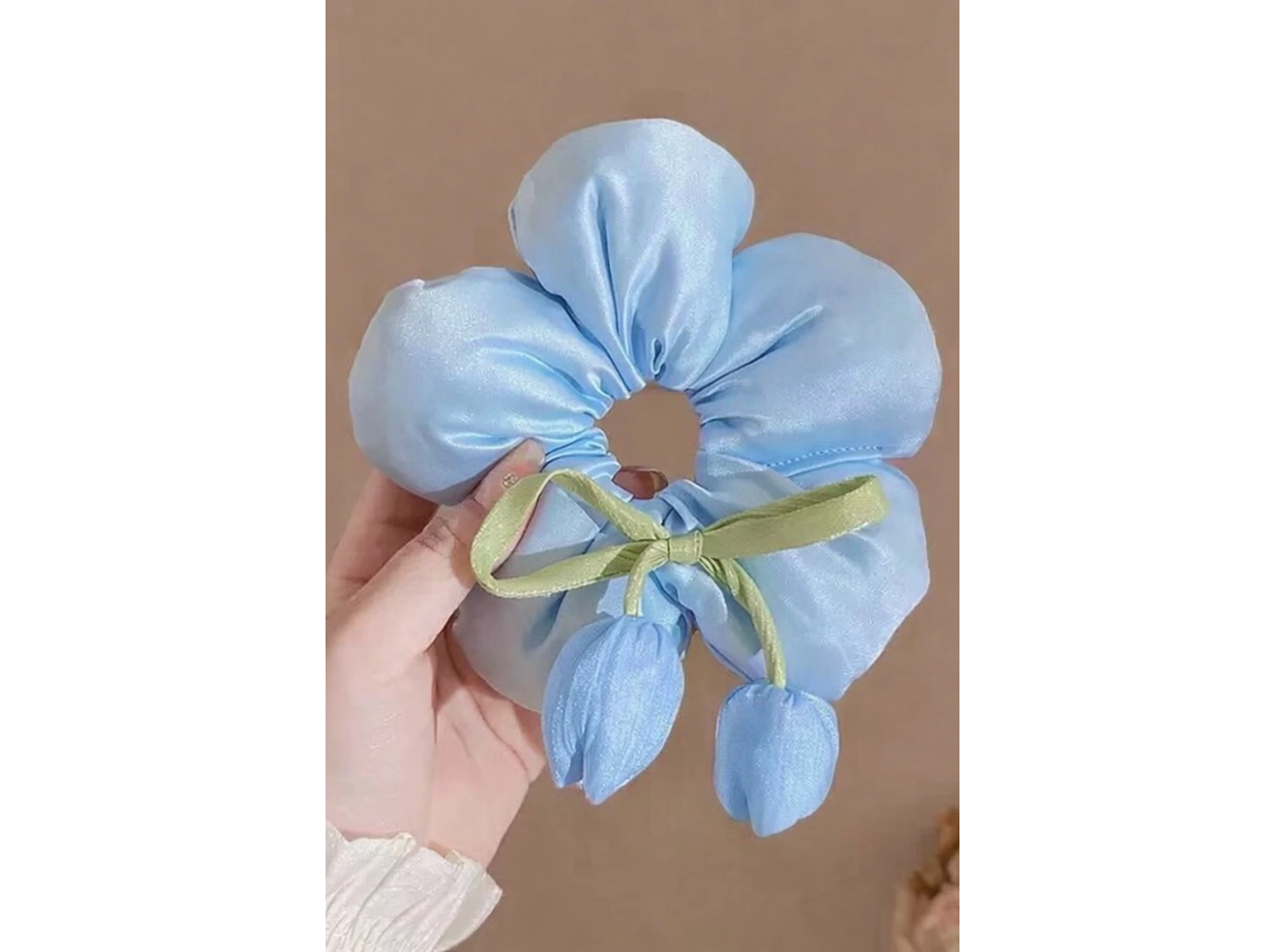 Mavi Renk Çiçek Figürlü Sallantılı Simit Toka