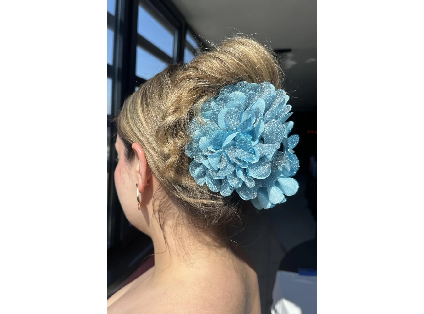 Mavi Renk Çiçek Figürlü Sim Detaylı Mandal Toka