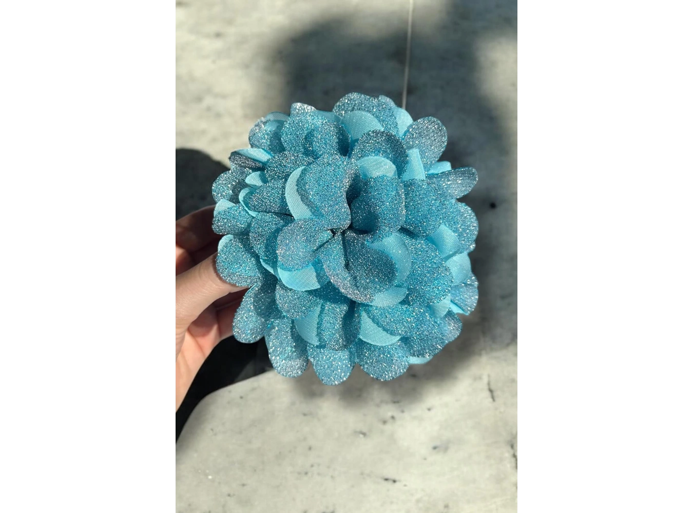 Mavi Renk Çiçek Figürlü Sim Detaylı Mandal Toka