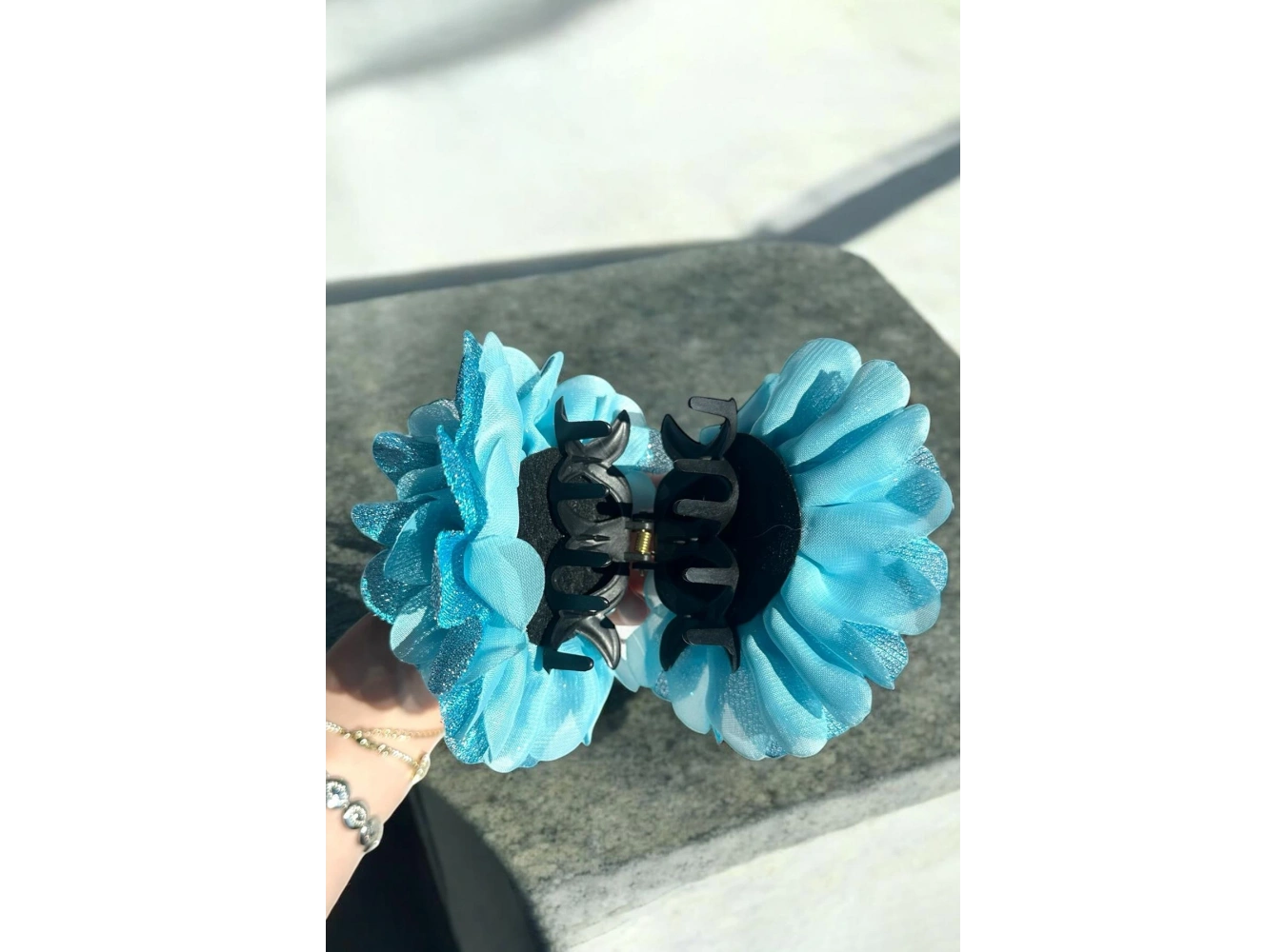 Mavi Renk Çiçek Figürlü Sim Detaylı Mandal Toka