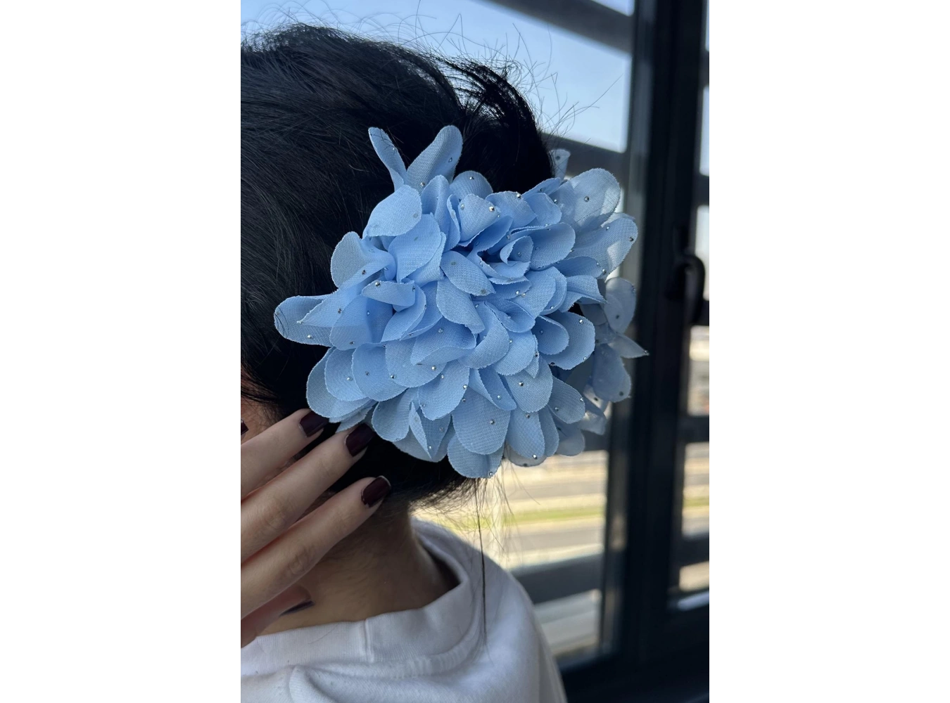 Mavi Renk Çiçek Figürlü Taş Detaylı Mandal Toka