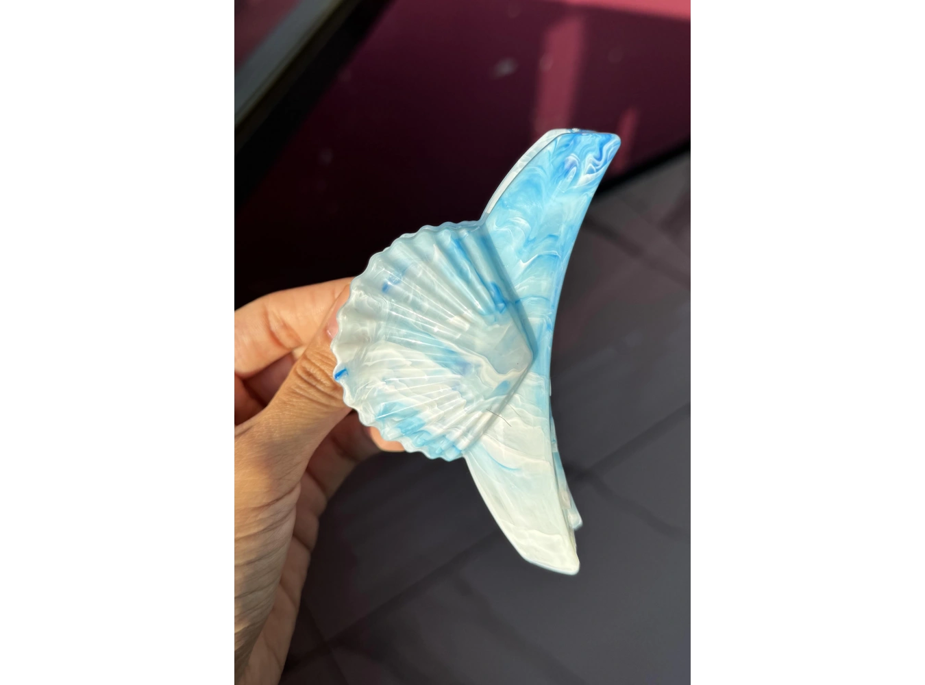 Mavi Renk Deniz Kabuğu Figürlü Kemik Mandal Toka