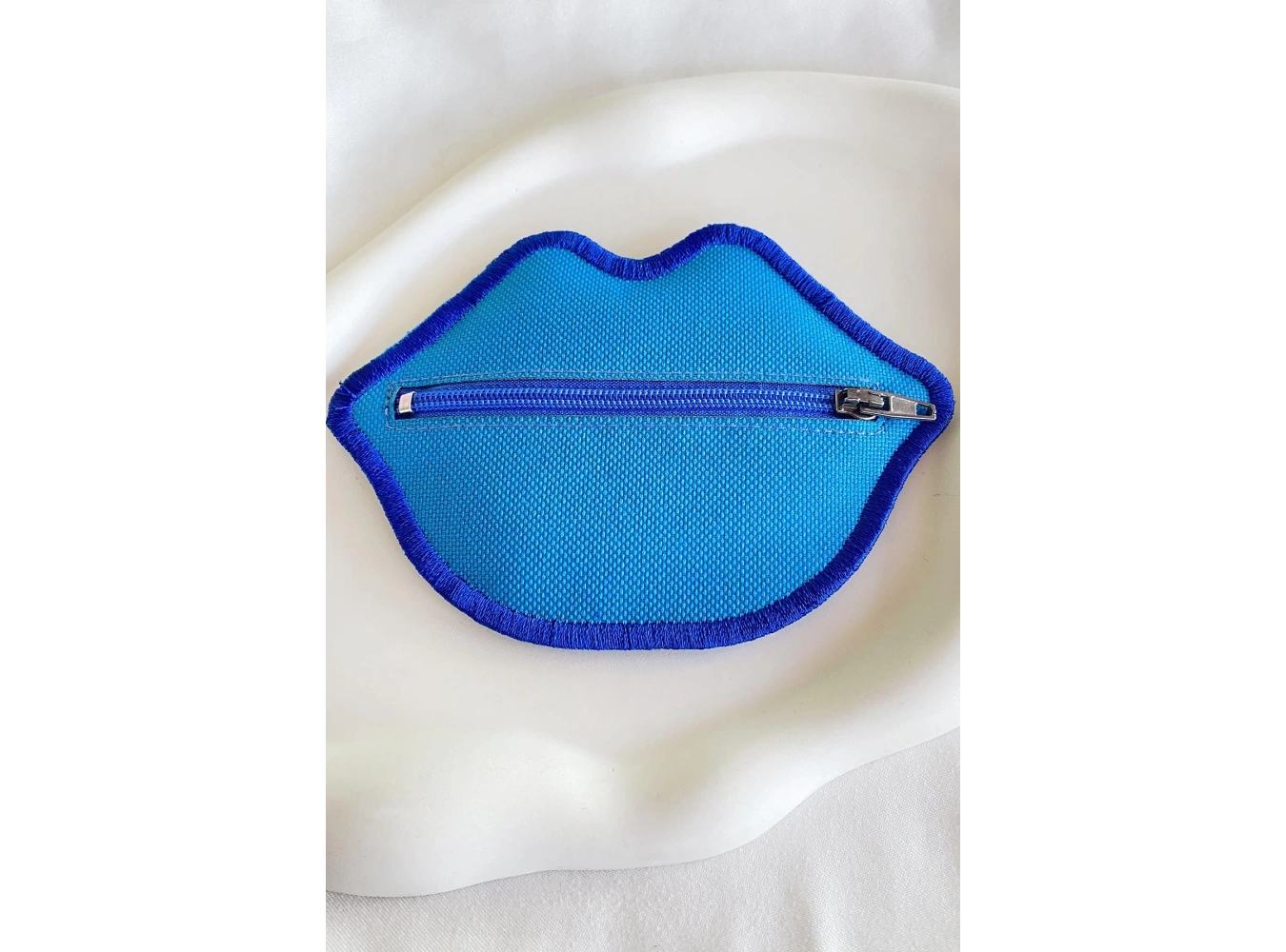 Mavi Renk Dudak Detaylı Kadın Cüzdan