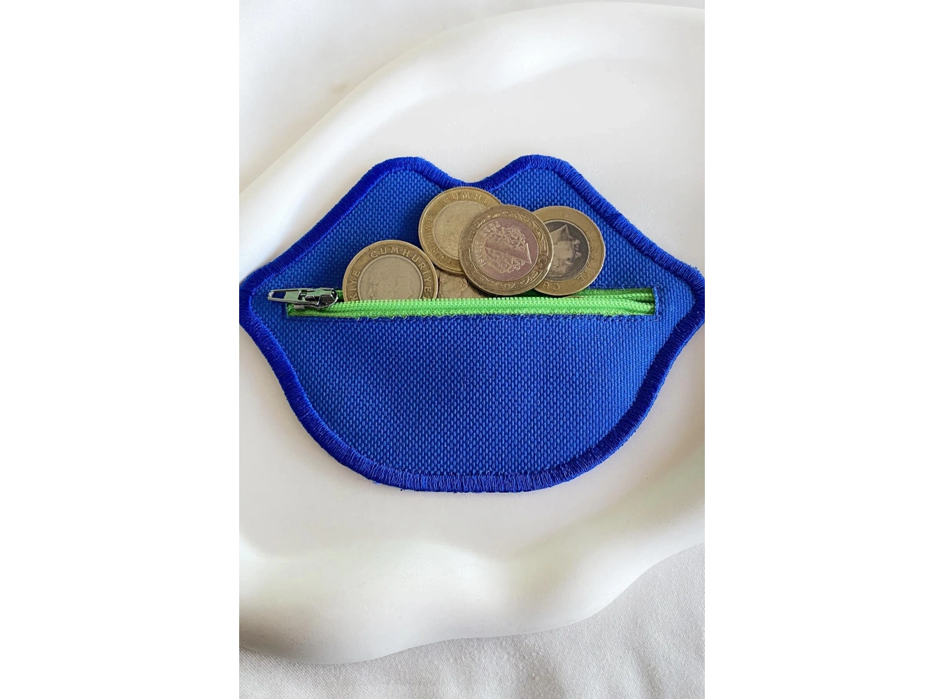 Mavi Renk Dudak Detaylı Kadın Cüzdan