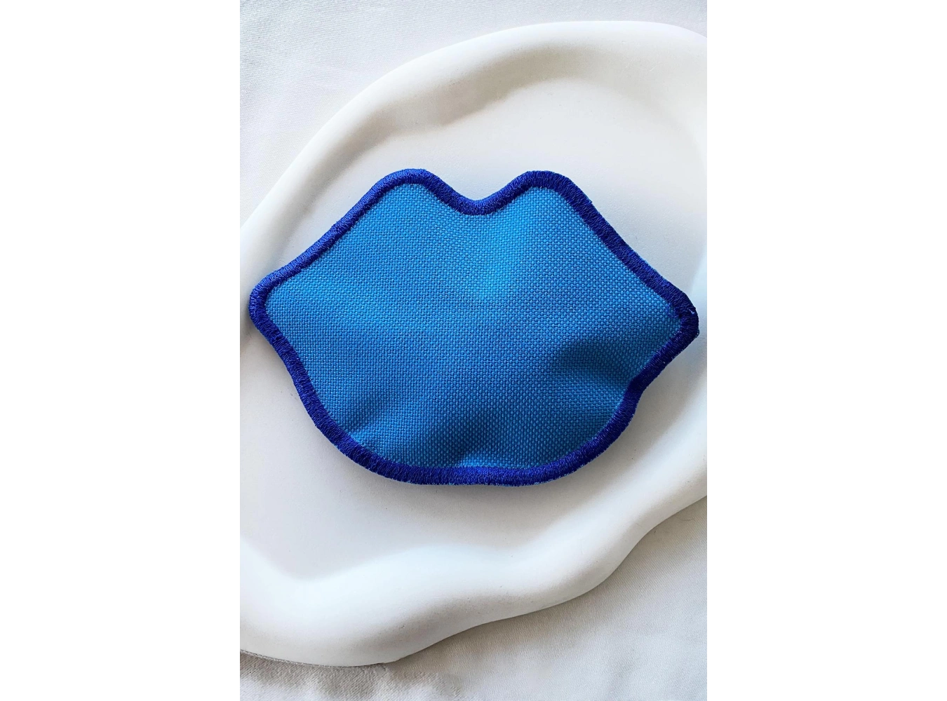 Mavi Renk Dudak Detaylı Kadın Cüzdan