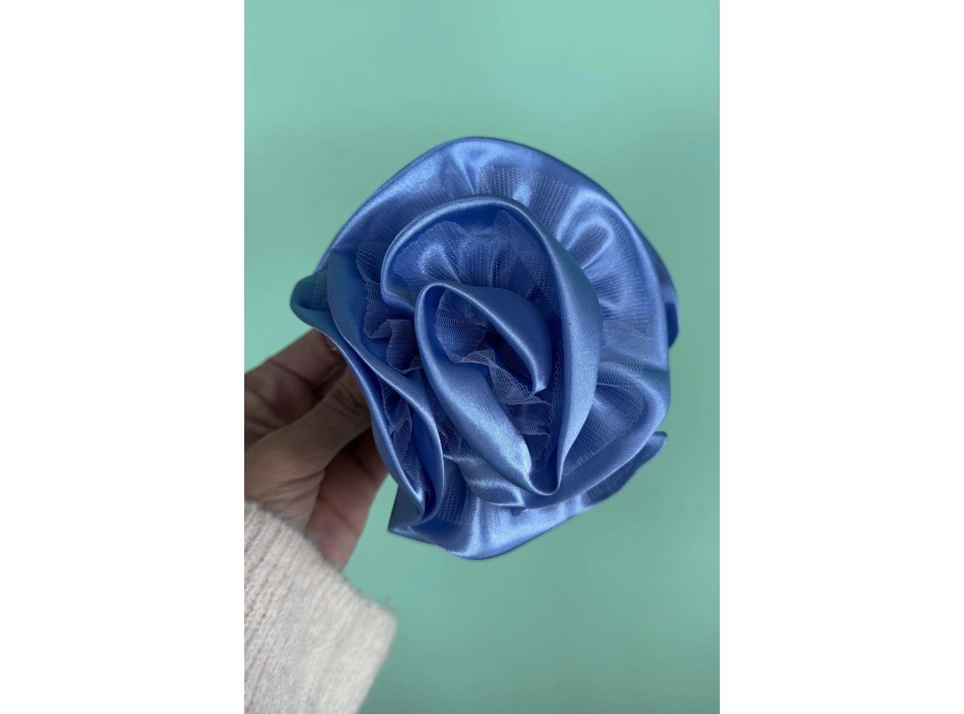 Mavi Renk Gül Detaylı Mandal Toka