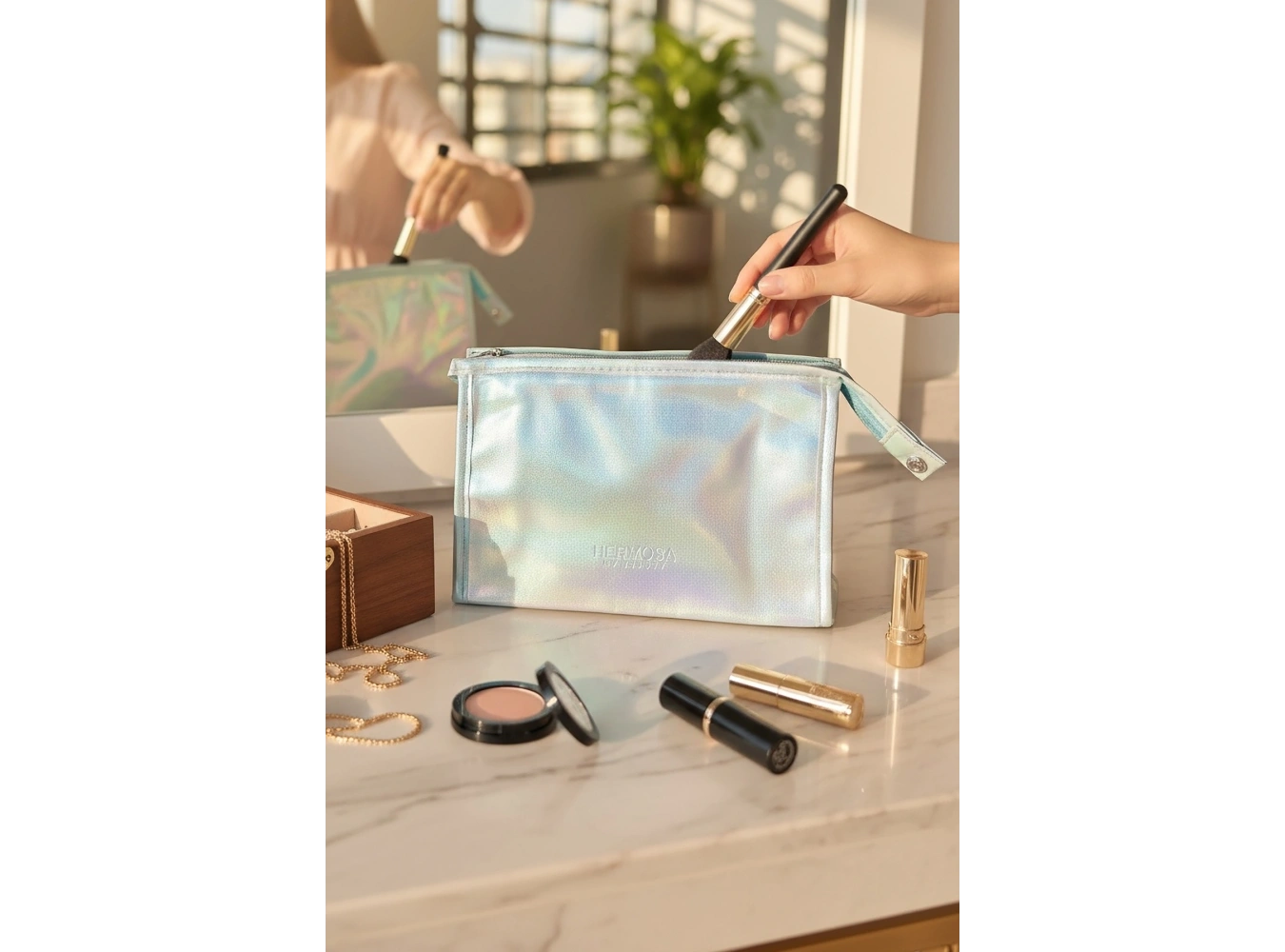 Mavi Renk Hologramlı Makyaj Çantası