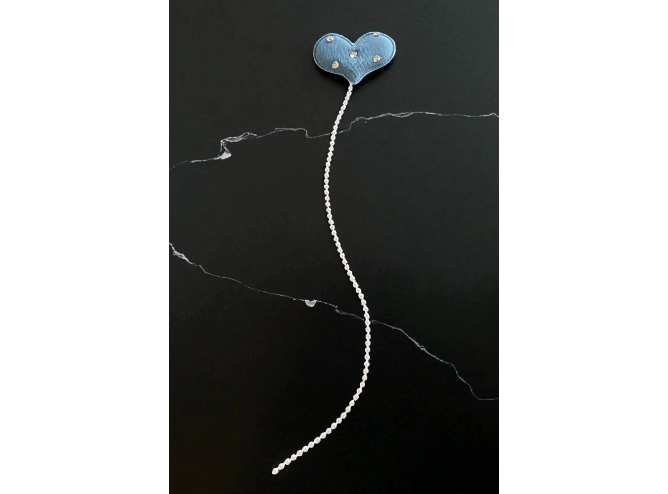 Mavi Renk Kalp Figürlü Sallantılı İnci Detaylı Çocuk Yan Toka