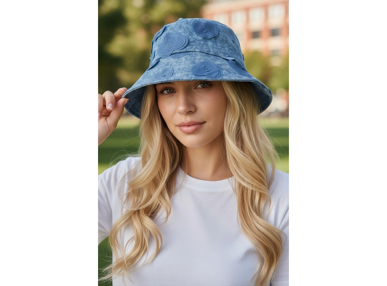 Mavi Renk Kalp Figürlü Tasarım Şapka