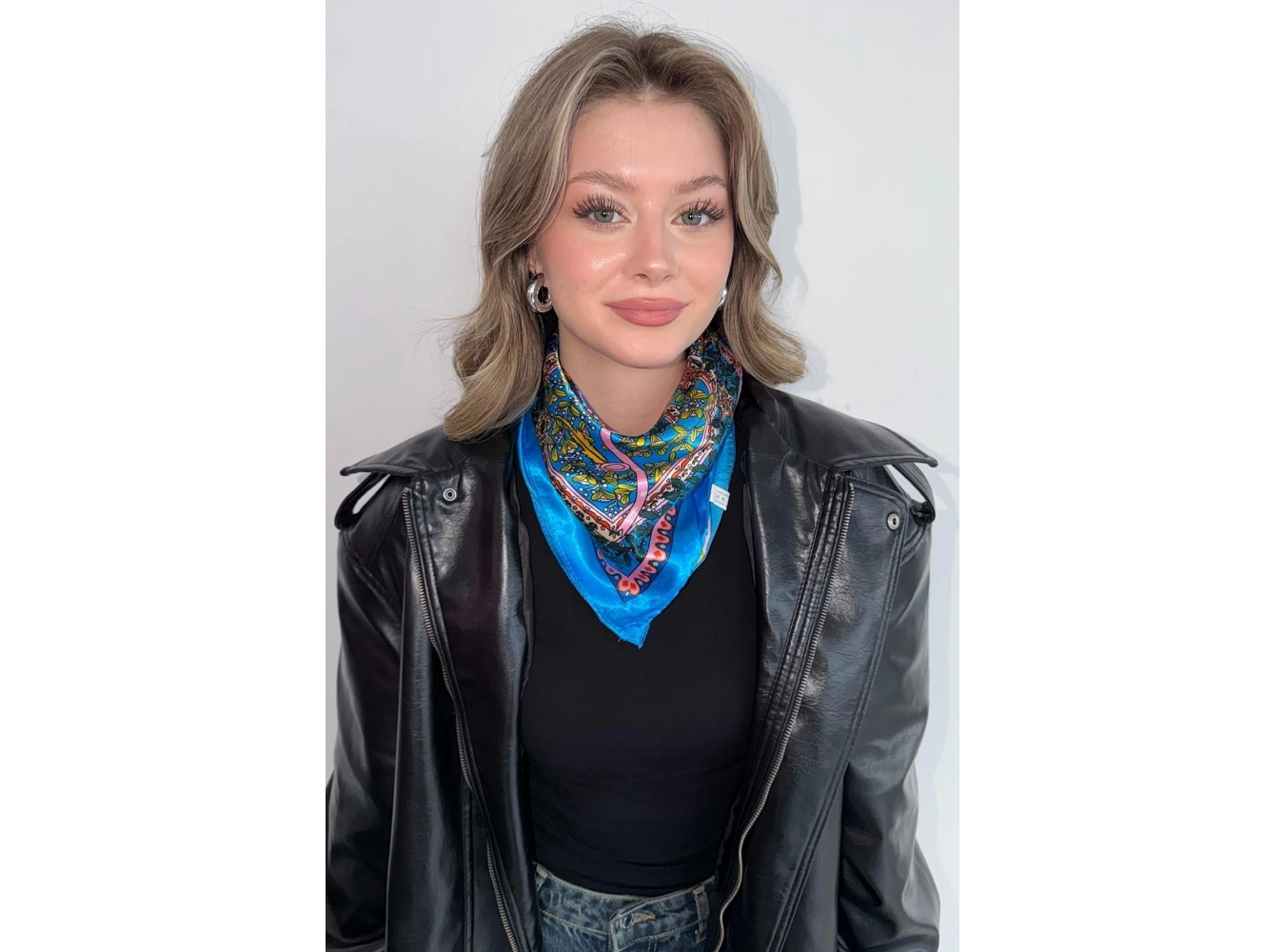 Mavi Renk Karışık Desenli Saten Şal/Fular