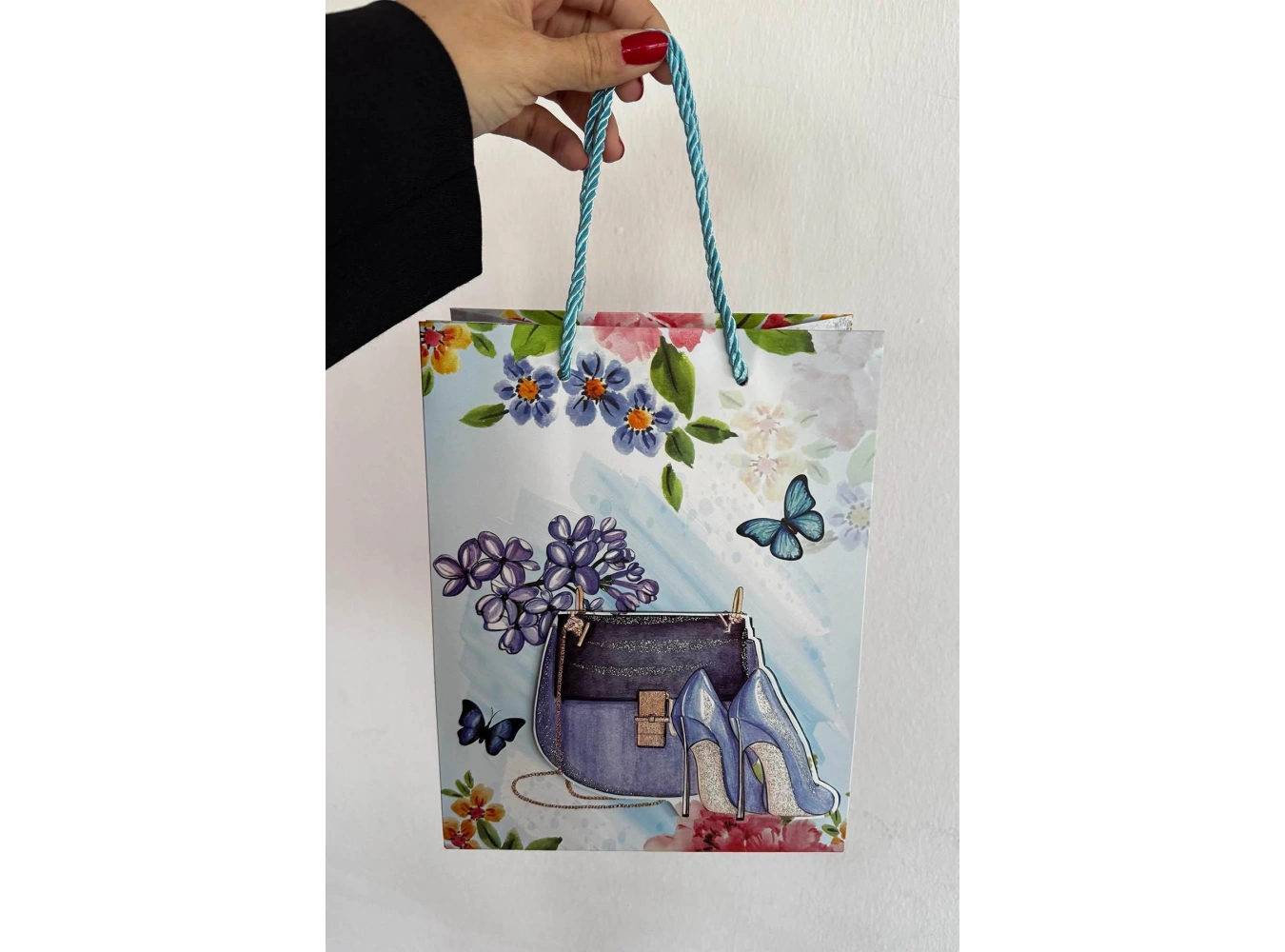 Mavi Renk Karışık Figürlü 3D Görünümlü Karton Çanta