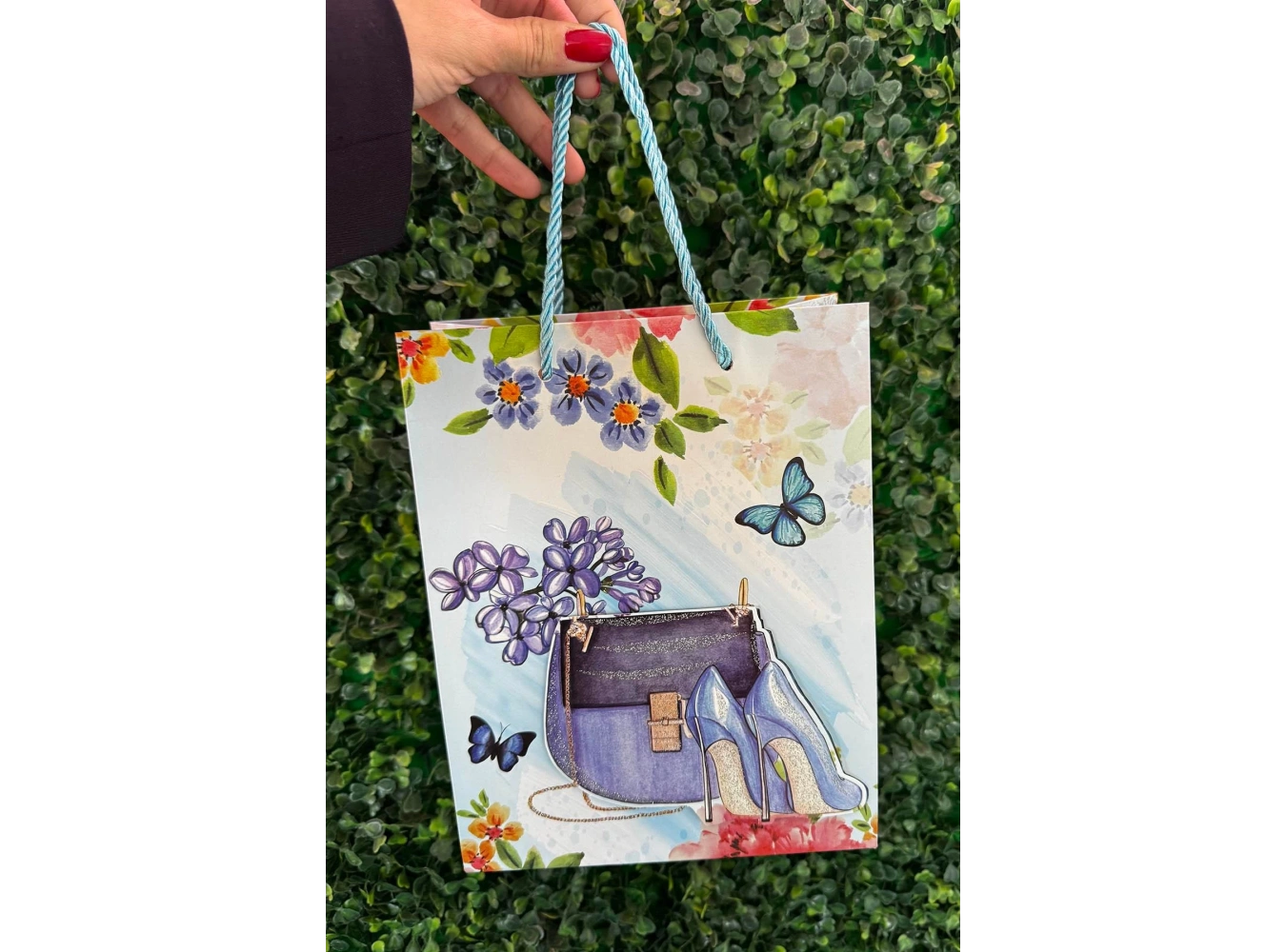 Mavi Renk Karışık Figürlü 3D Görünümlü Karton Çanta