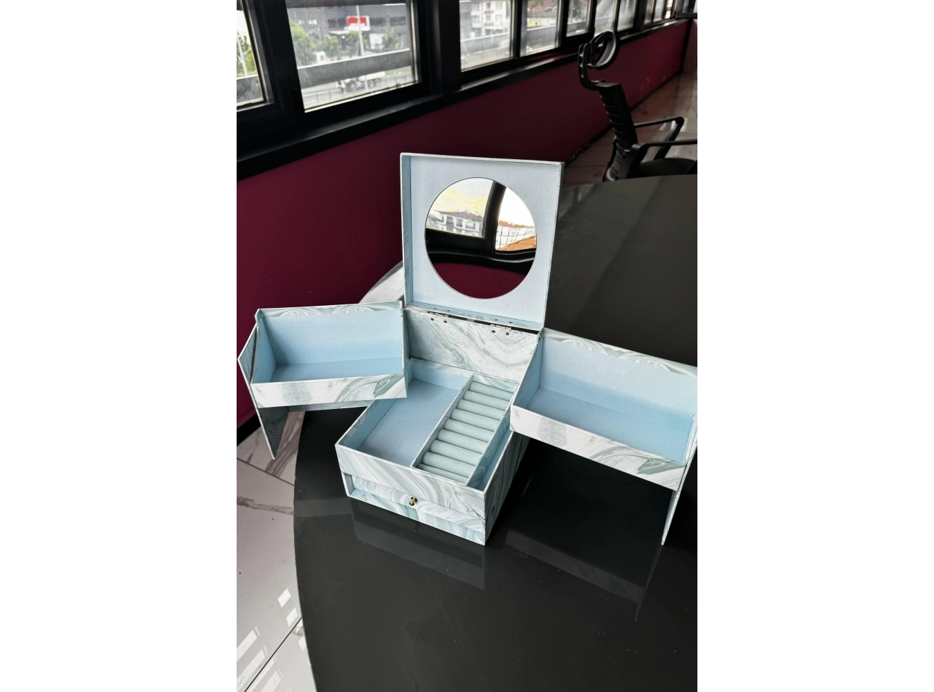 Mavi Renk Kutulu Ayna Detaylı Takı Organizer