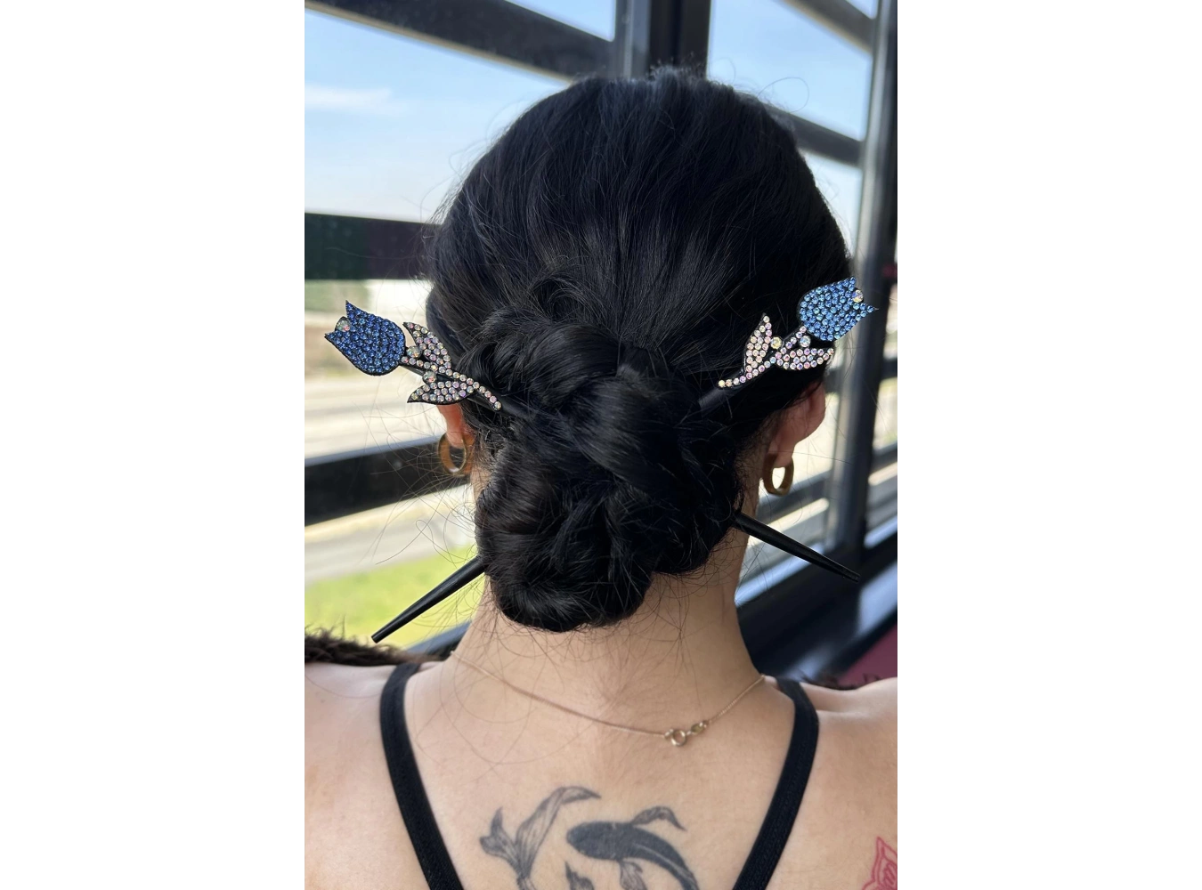 Mavi Renk Lale Figürlü Taş Detaylı Topuz Tokası/ Kalemi